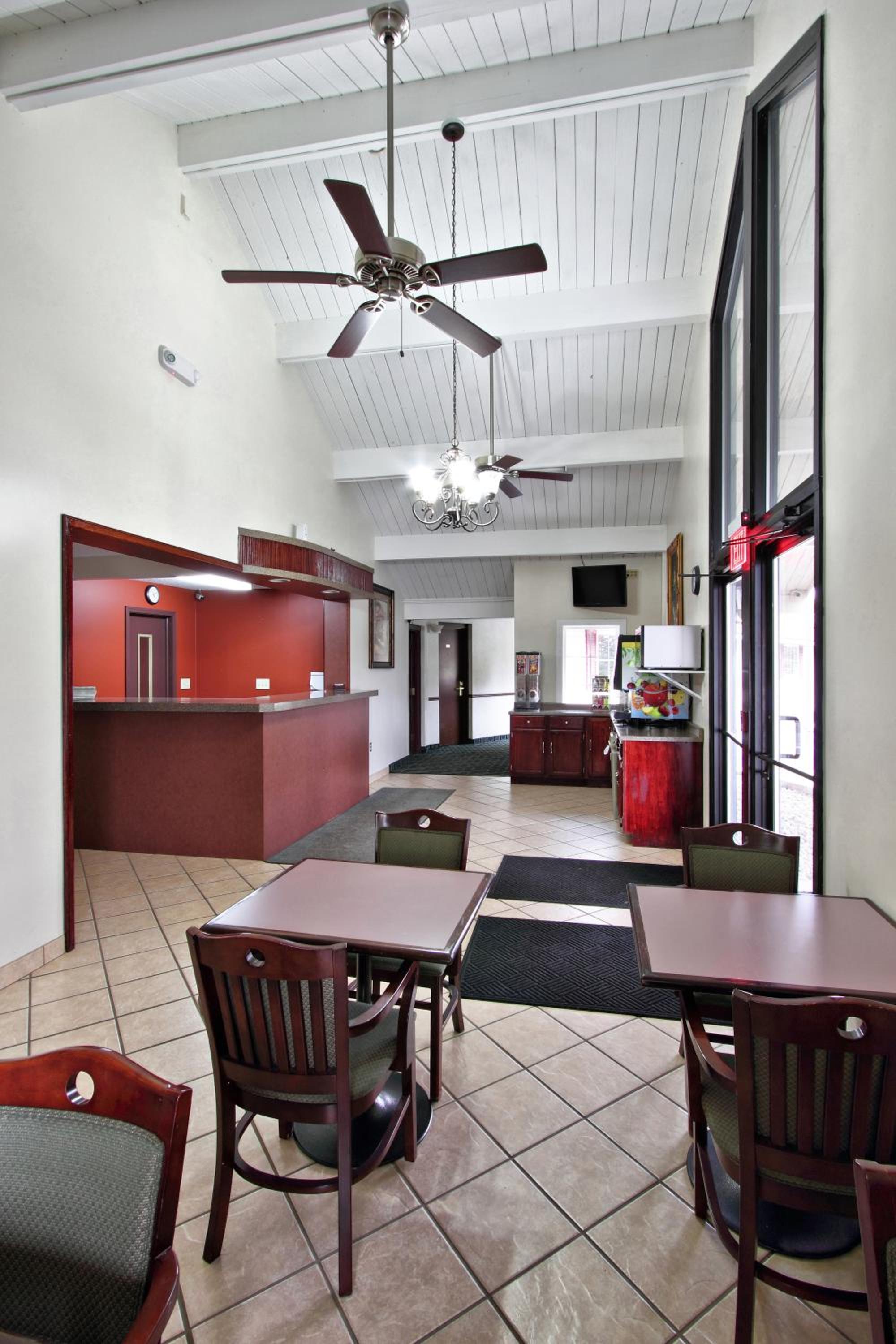 Cadillac Vacations - Cadillac Inn - Property Image 6