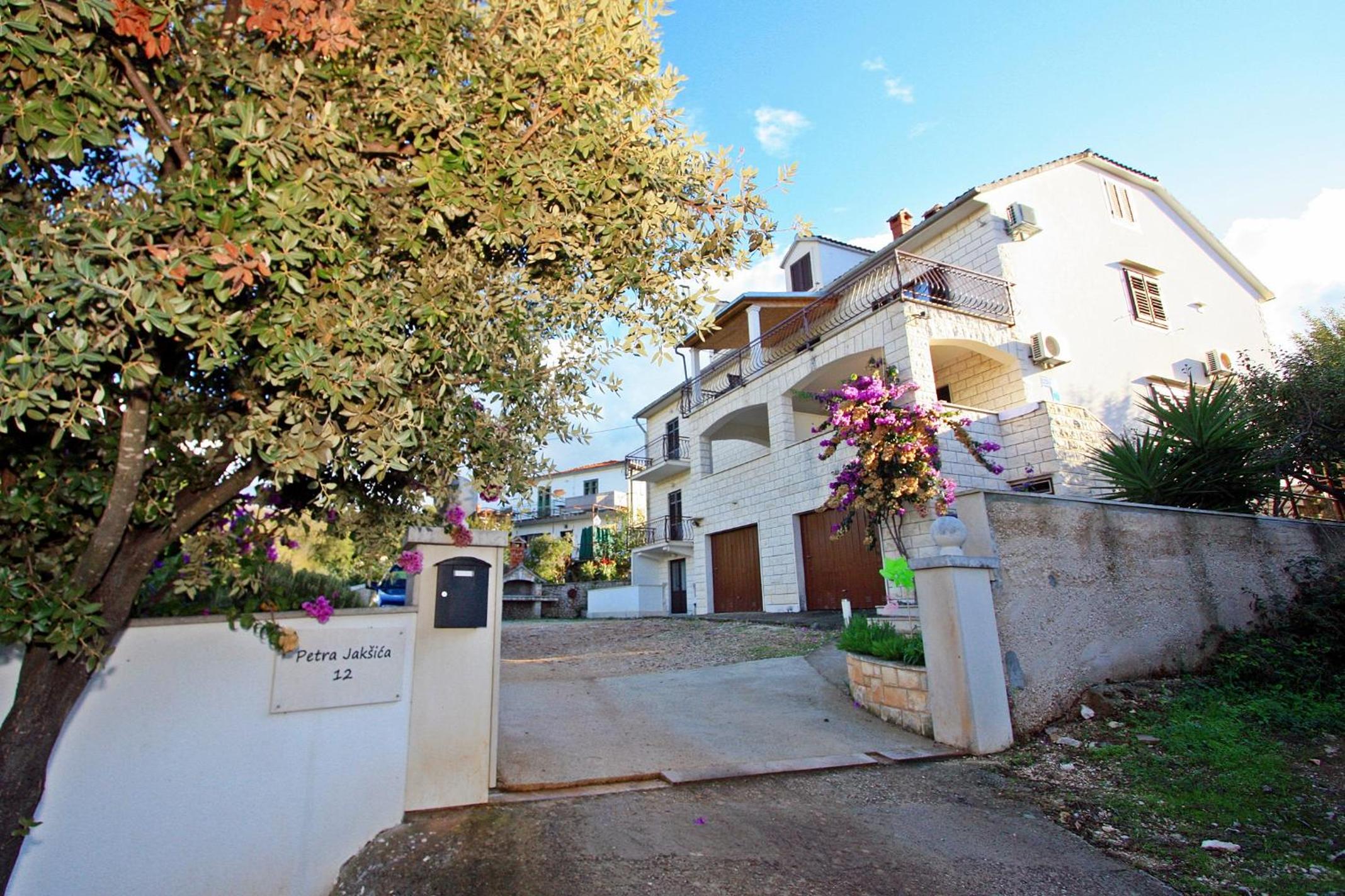 Apartments Omo 1 view 3