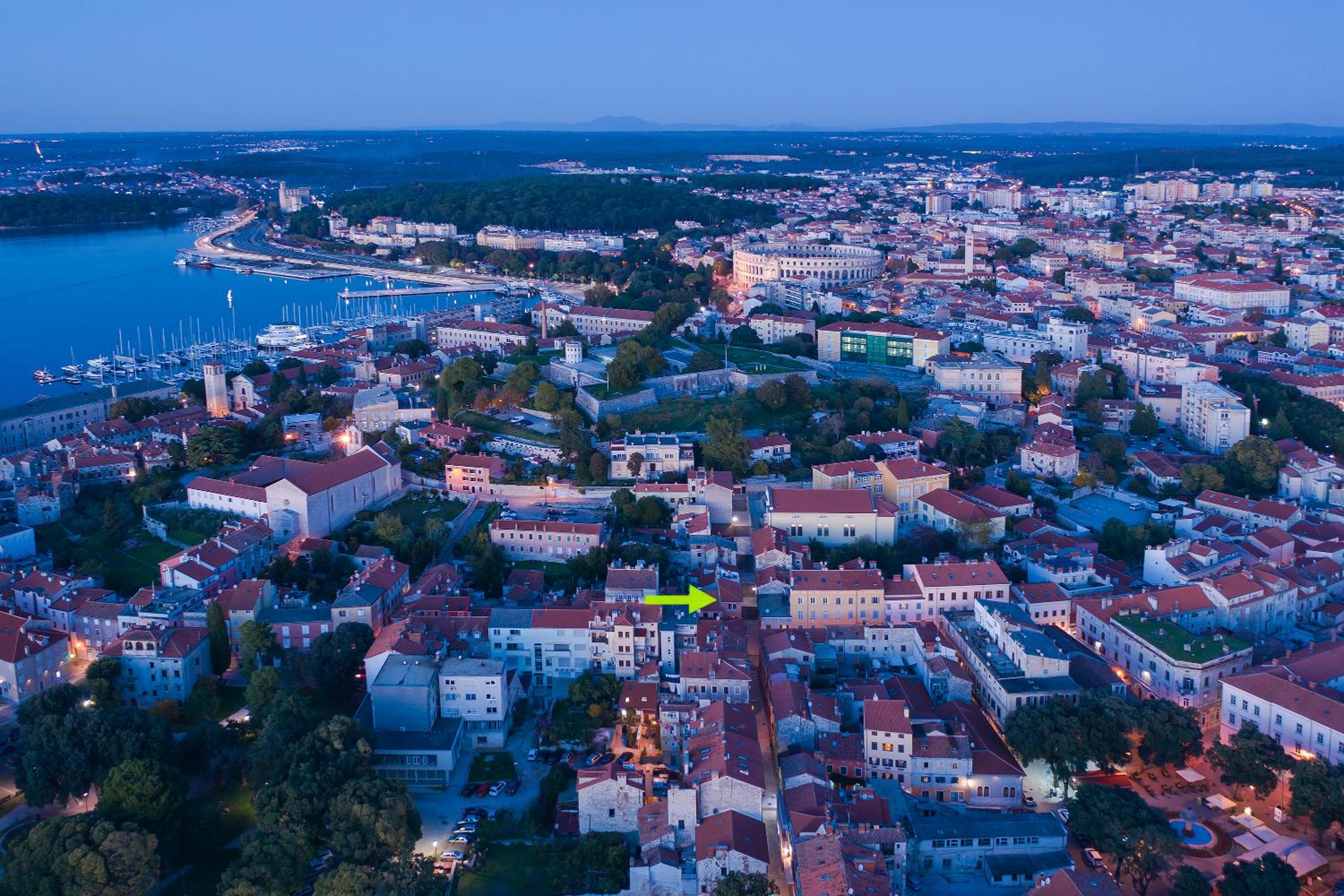 Apartment De Ville 2020 with free parking view 3