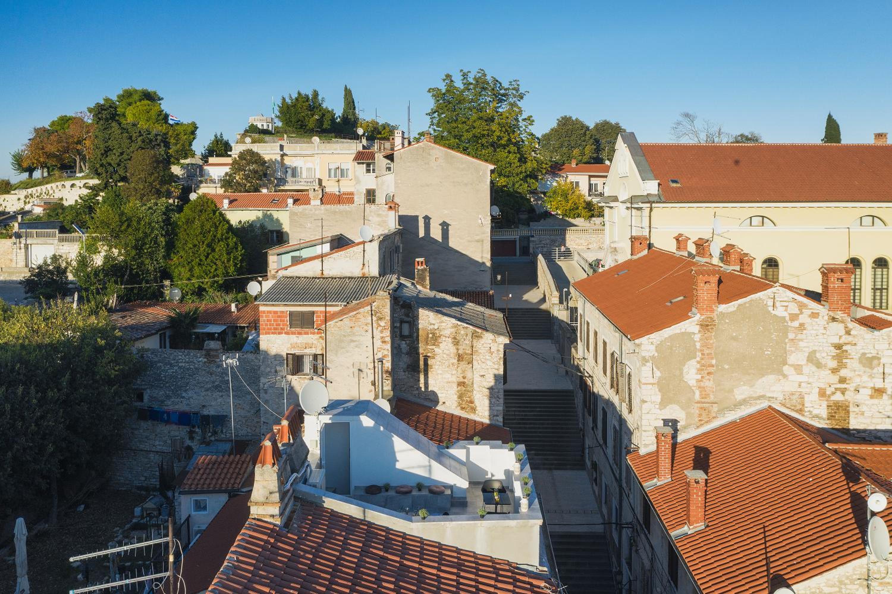 Apartment De Ville 2020 with free parking view 5