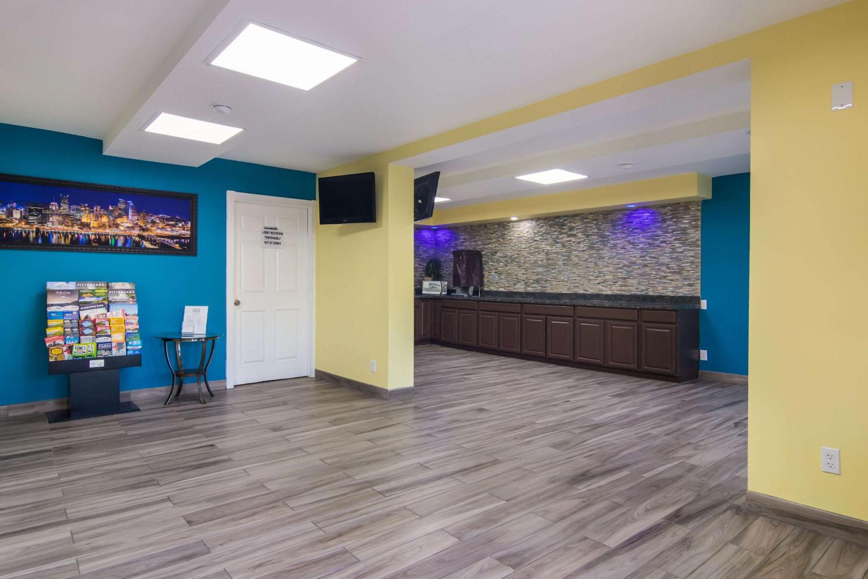 Rodeway Inn  Suites Monroeville-Pittsburgh - Property Image 25