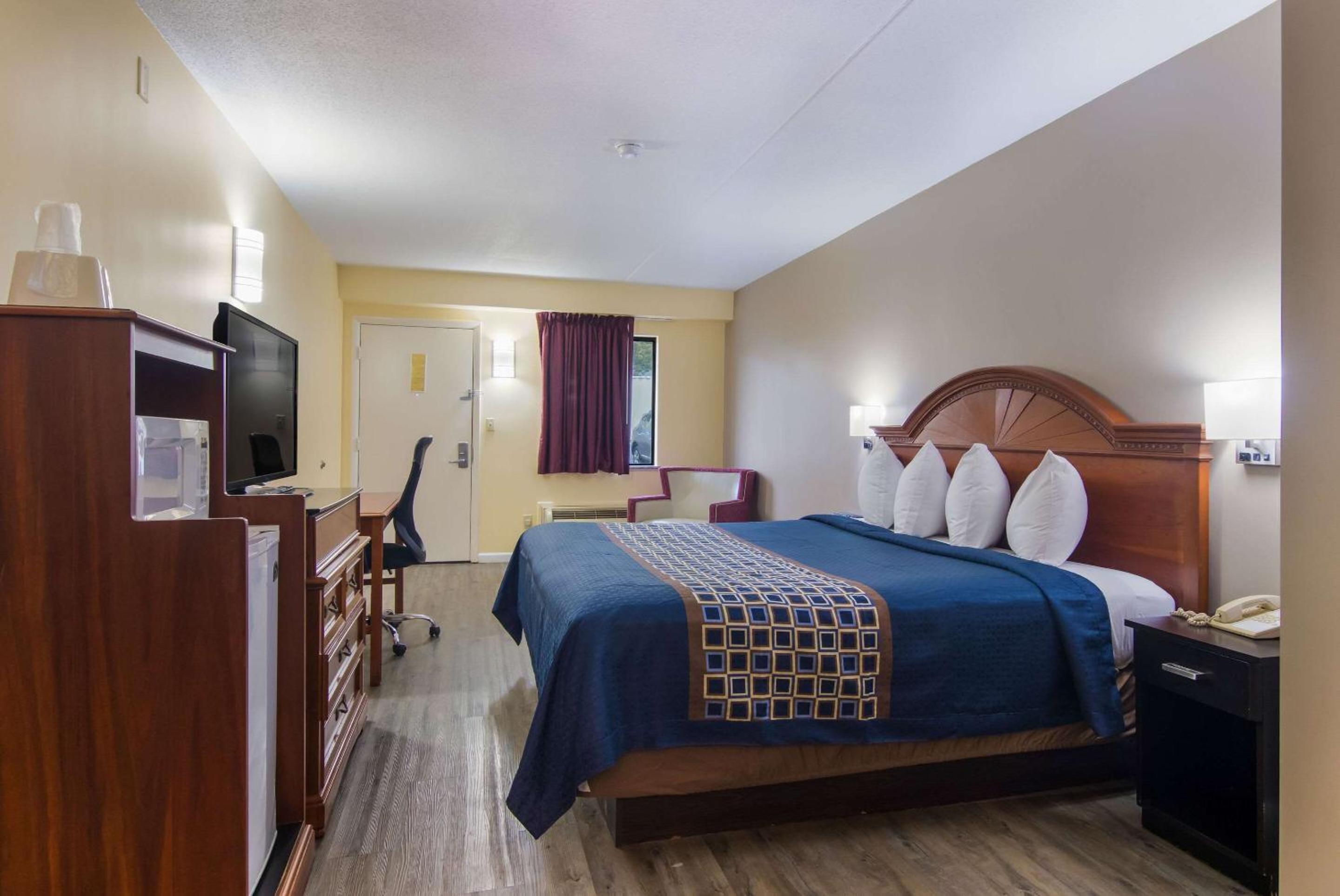 Rodeway Inn  Suites Monroeville-Pittsburgh - Property Image 18
