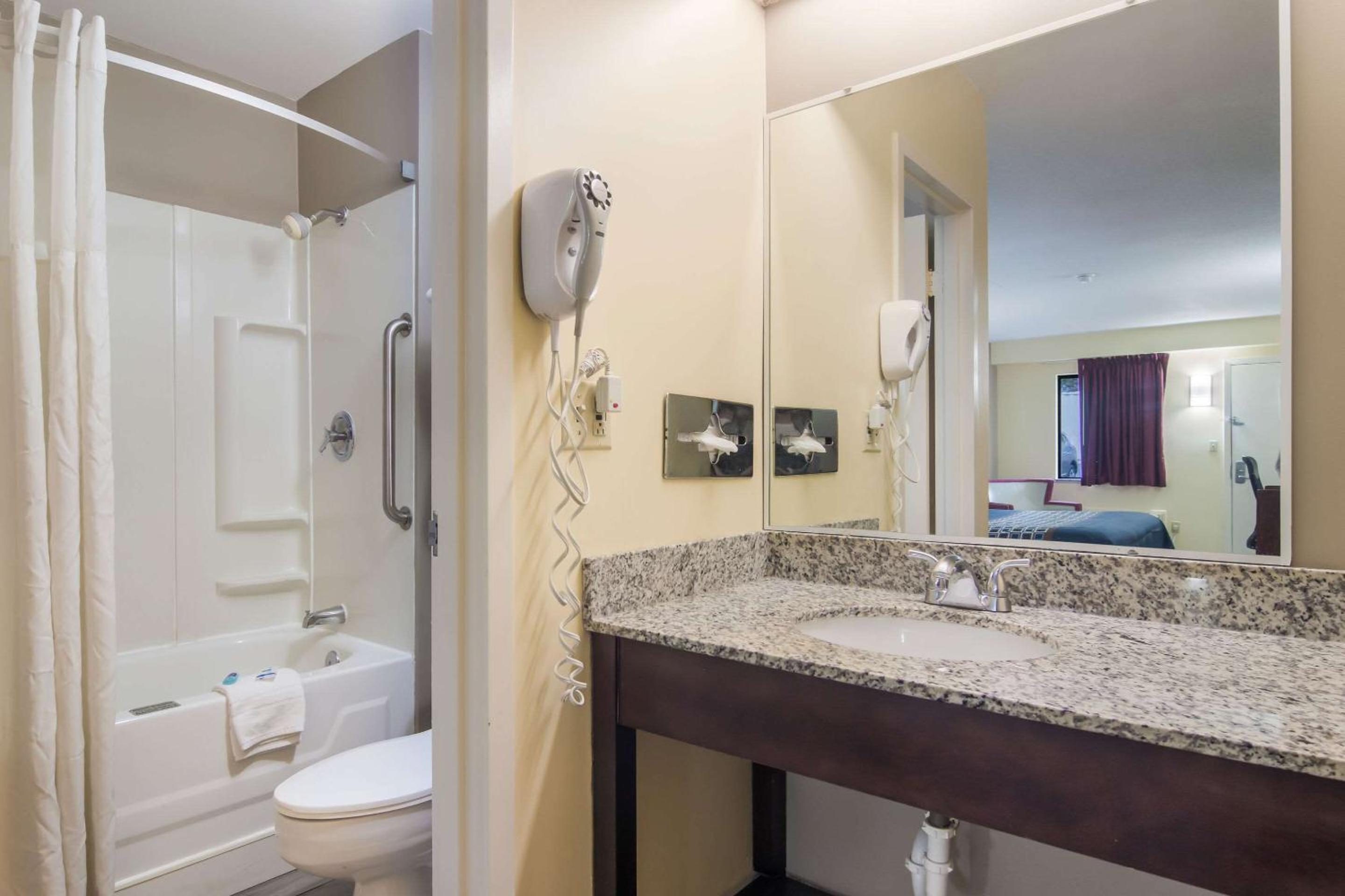 Rodeway Inn  Suites Monroeville-Pittsburgh - Property Image 9