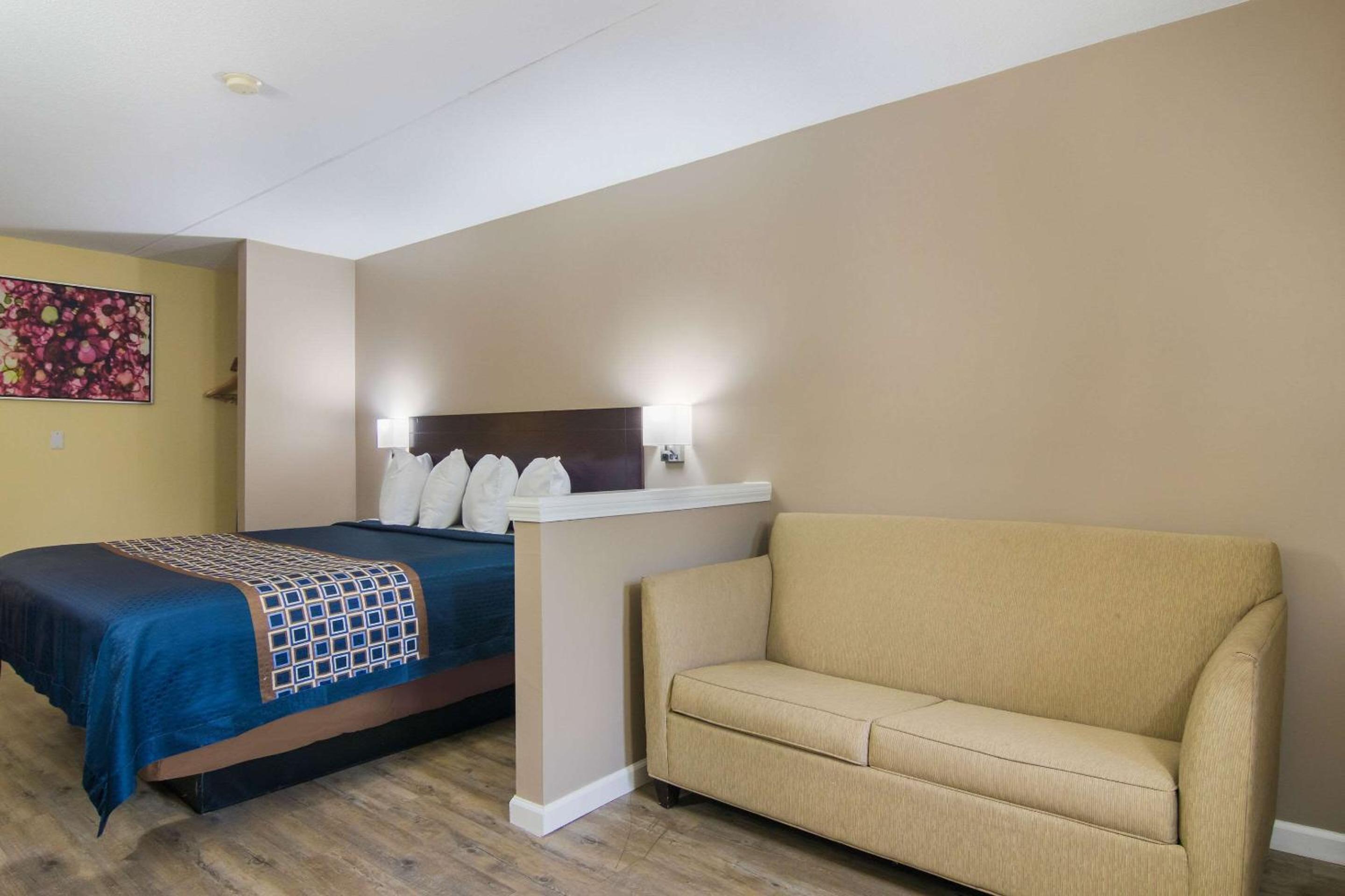 Rodeway Inn  Suites Monroeville-Pittsburgh - Property Image 8
