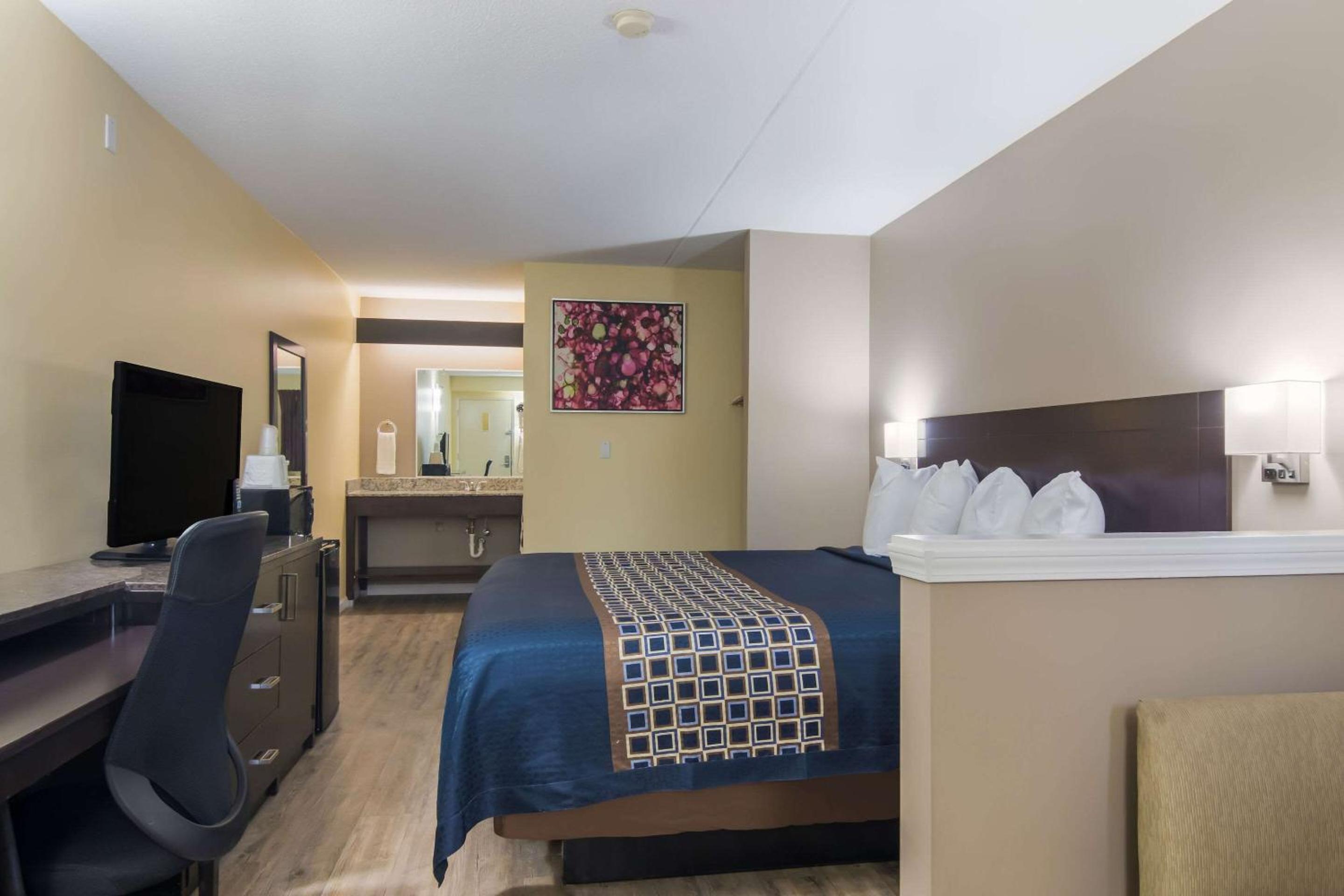 Rodeway Inn  Suites Monroeville-Pittsburgh - Property Image 7