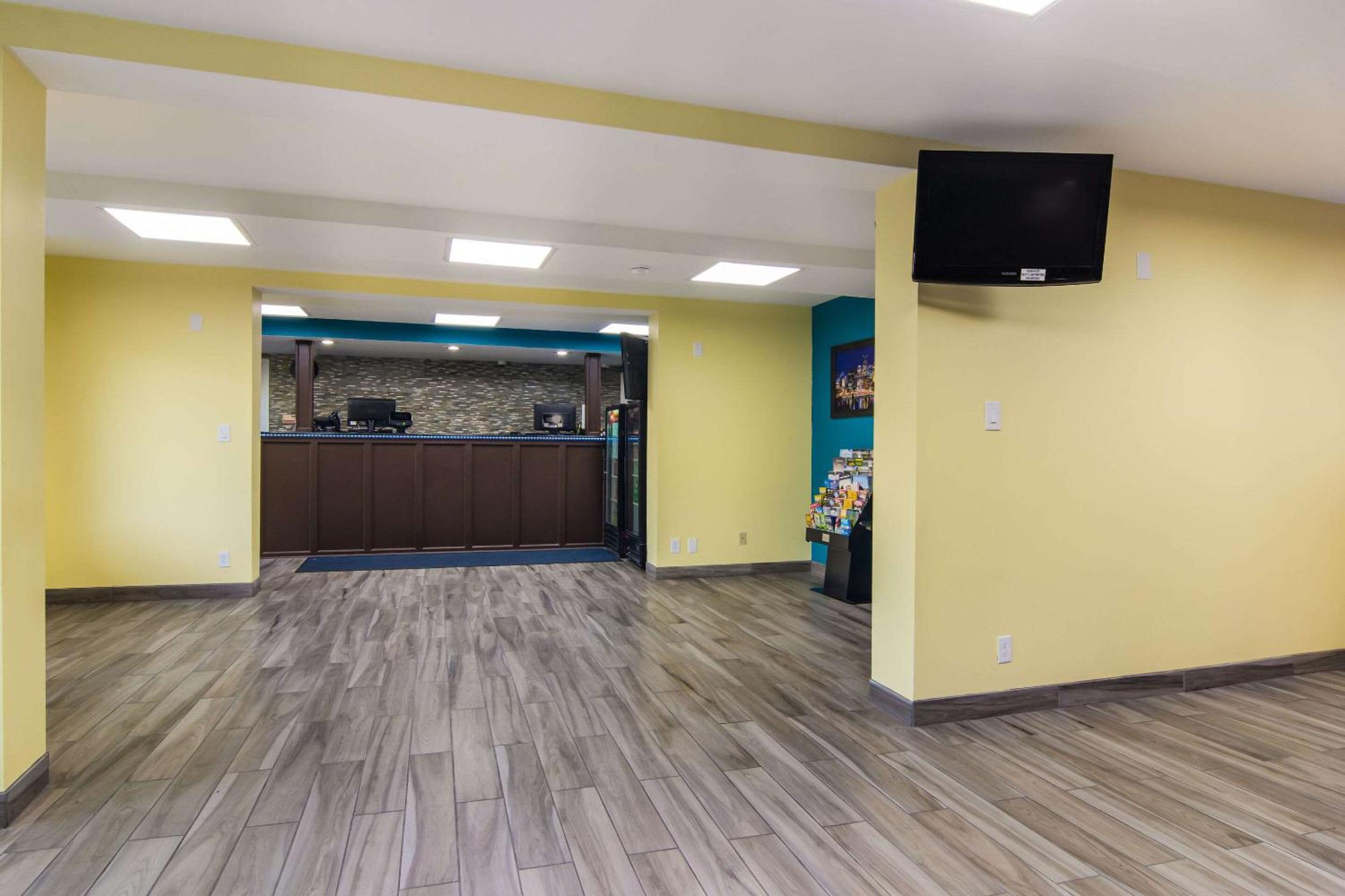 Rodeway Inn  Suites Monroeville-Pittsburgh - Property Image 4