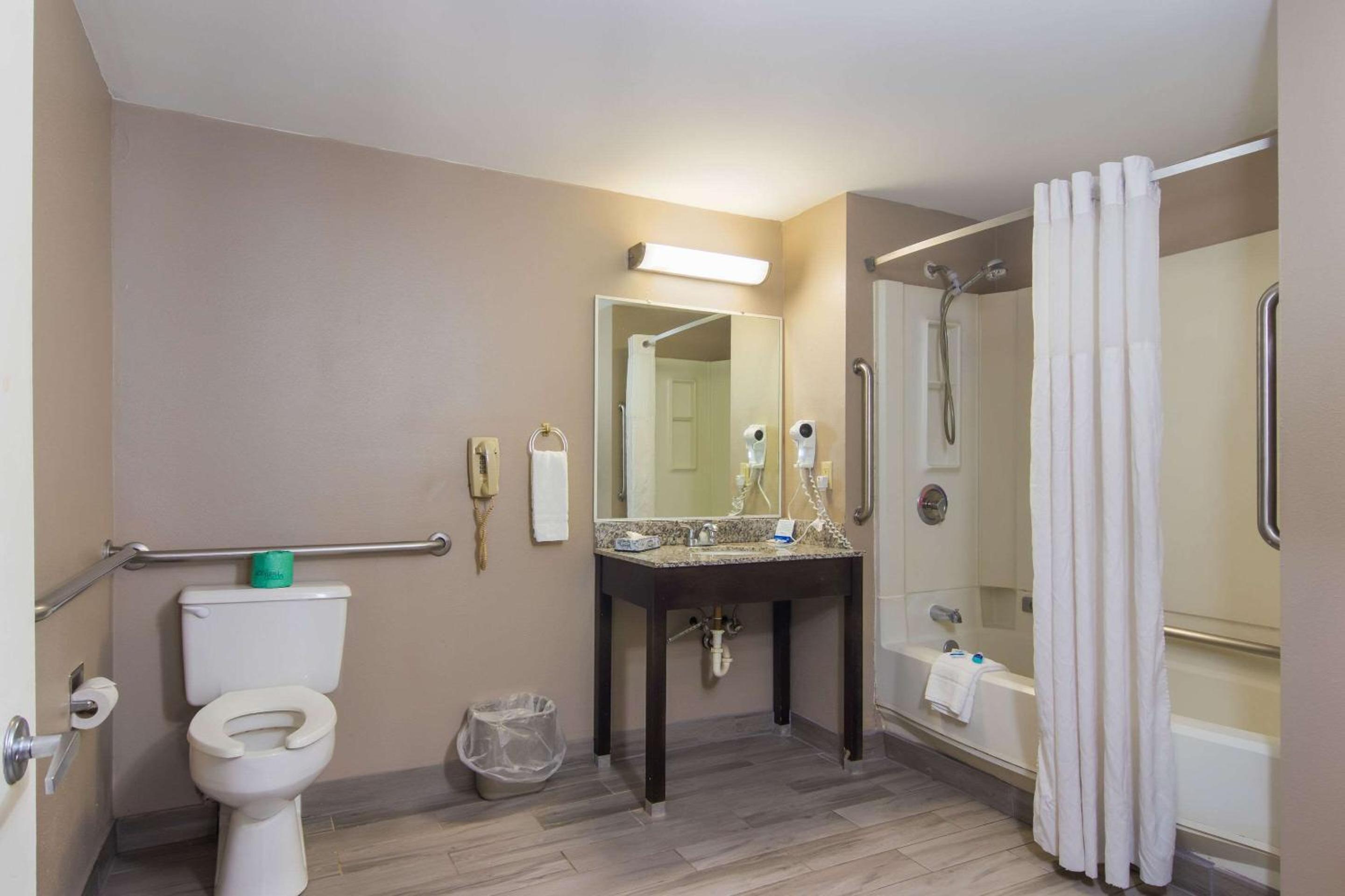 Rodeway Inn  Suites Monroeville-Pittsburgh - Property Image 2