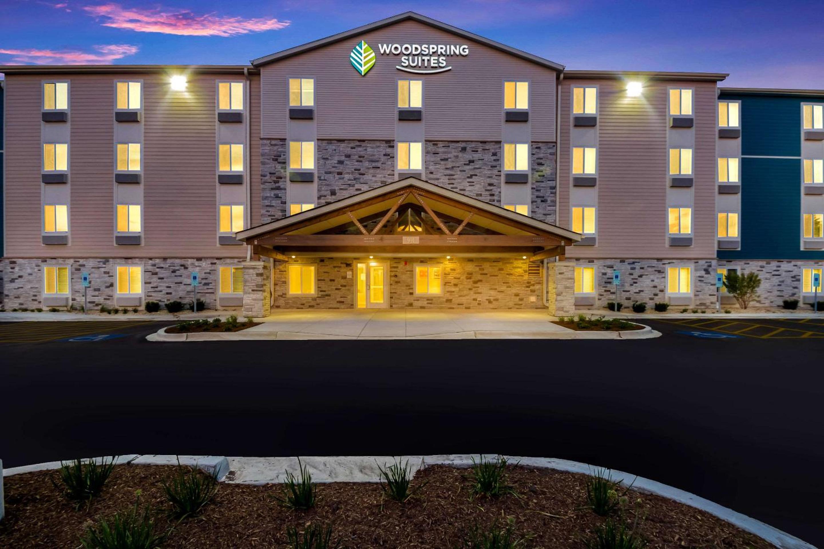 WoodSpring Suites Chicago Addison