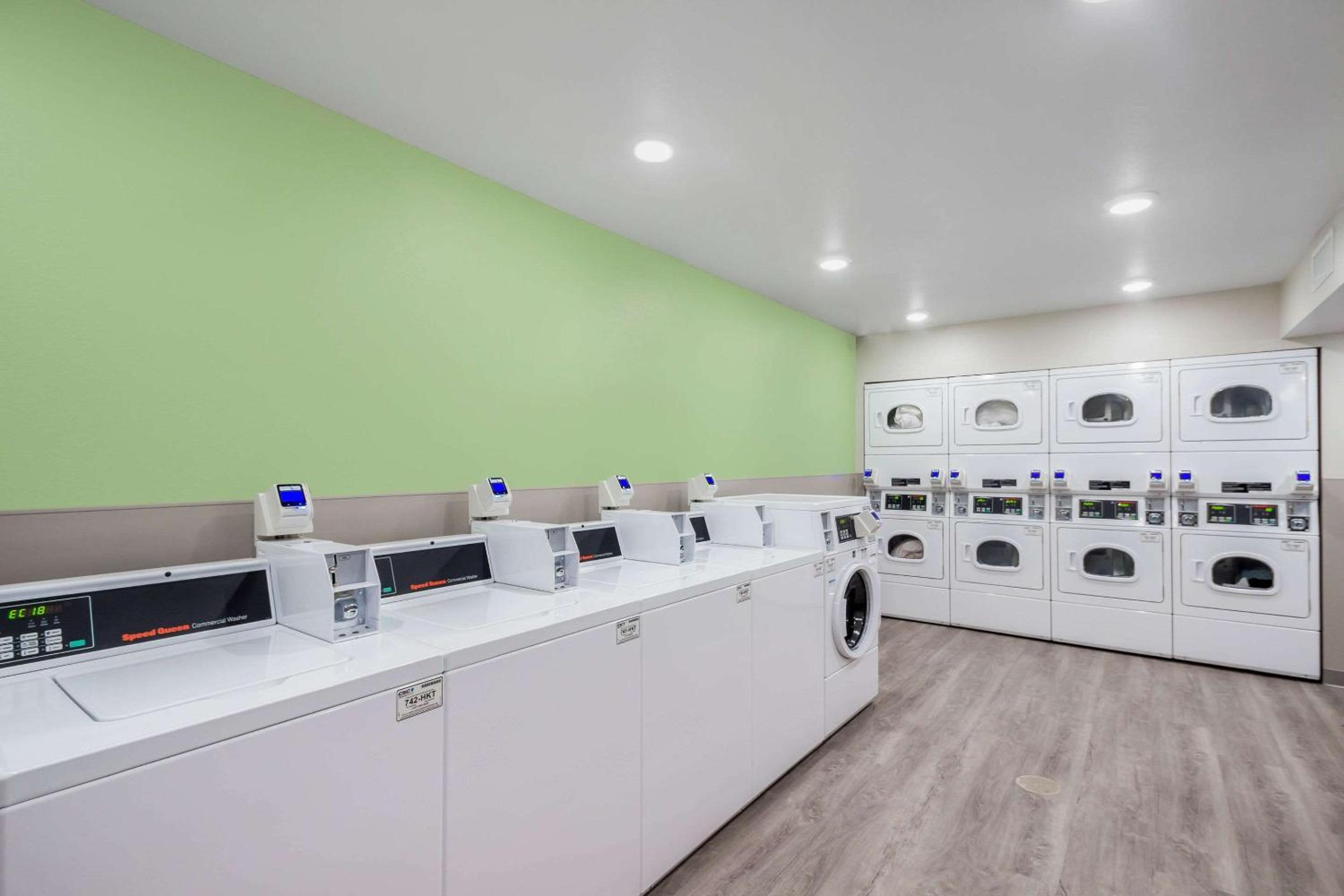 WoodSpring Suites Chicago Addison