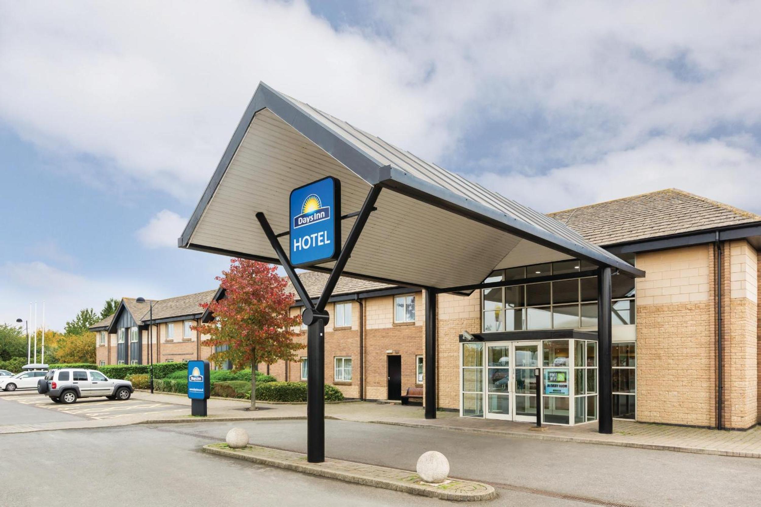 Peterborough Vacations - Days Inn Peterborough - Property Image 1