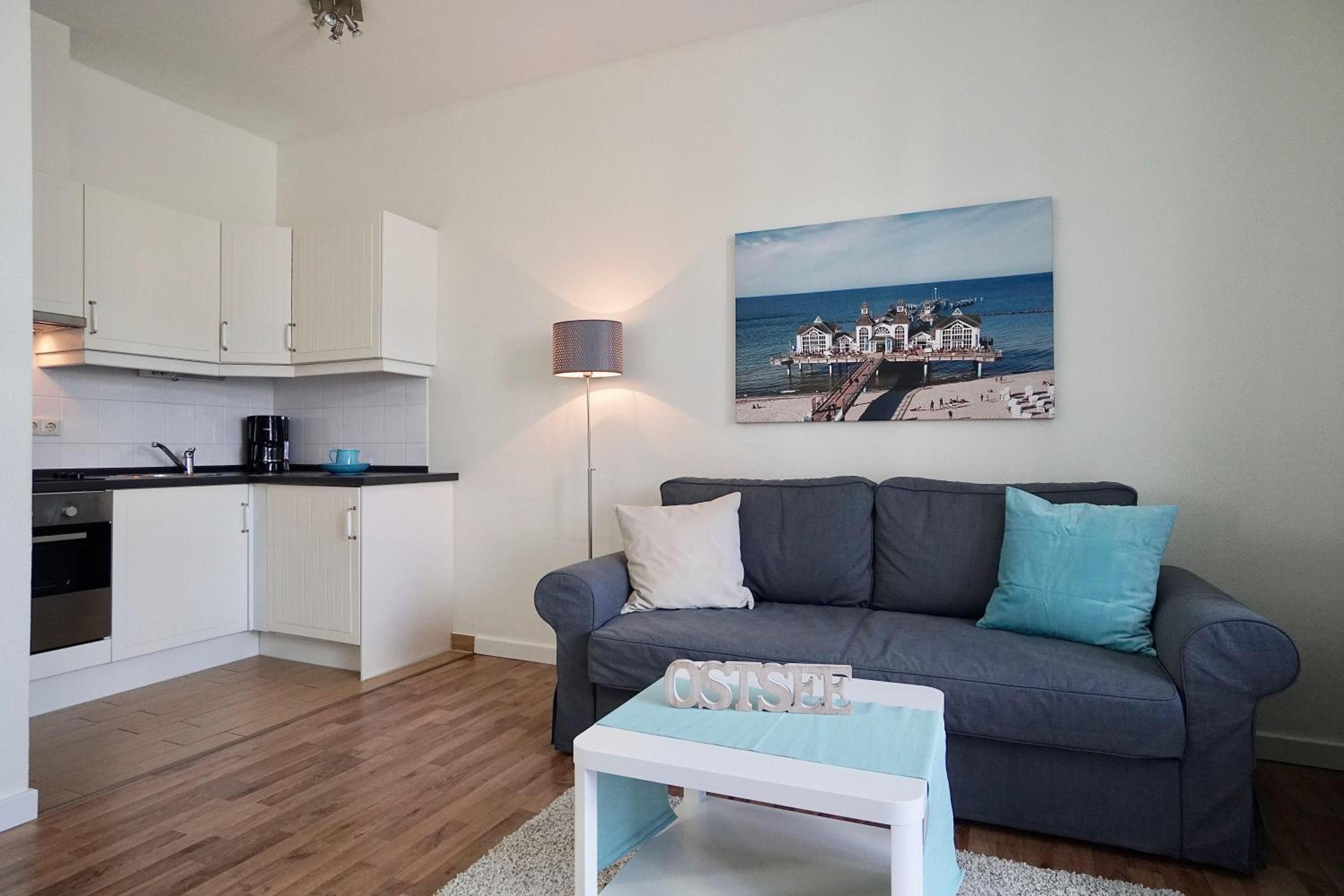 Jasmund-04-Ferienwohnung-bis-6-Personen-Wohng-4