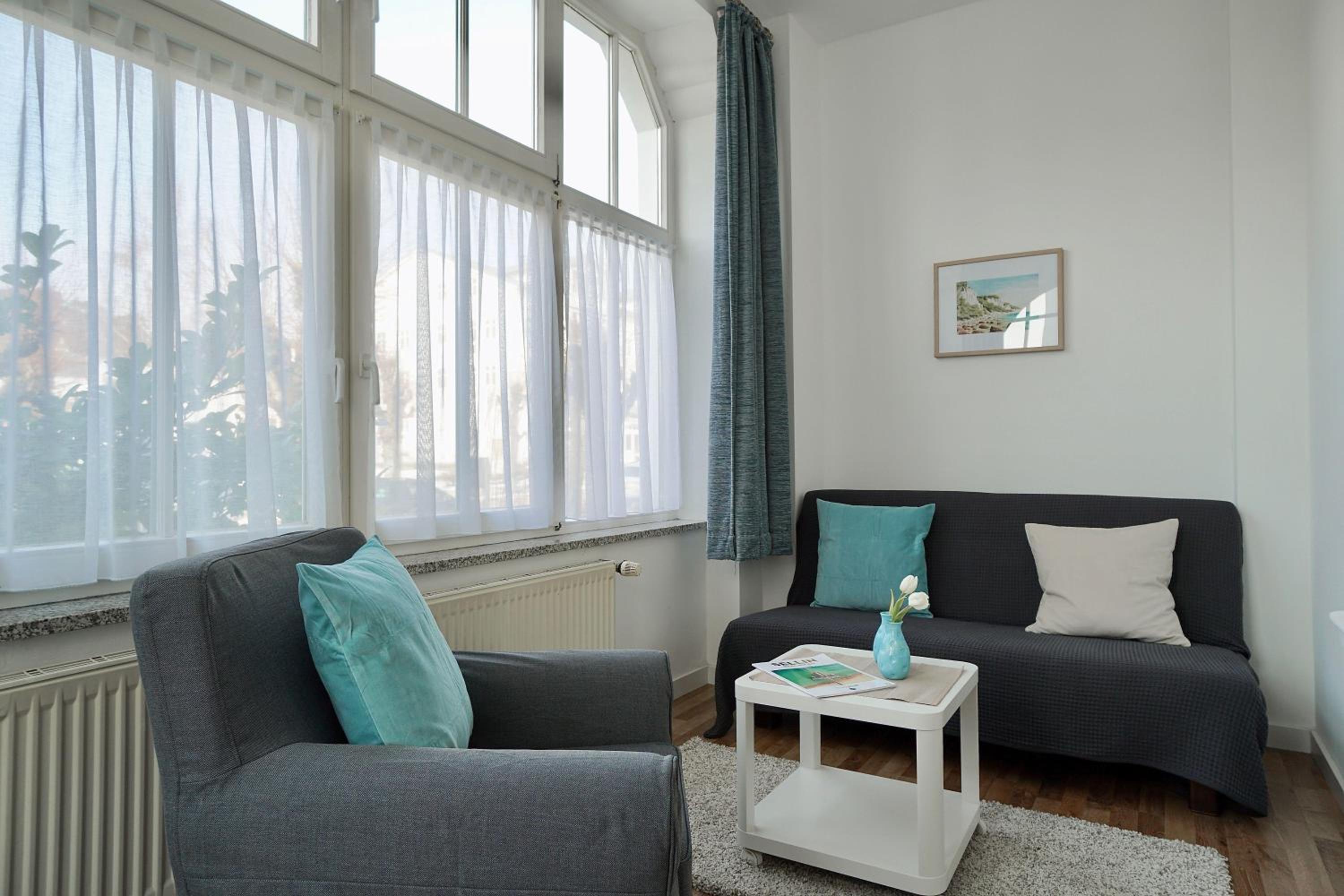 Jasmund-04-Ferienwohnung-bis-6-Personen-Wohng-4