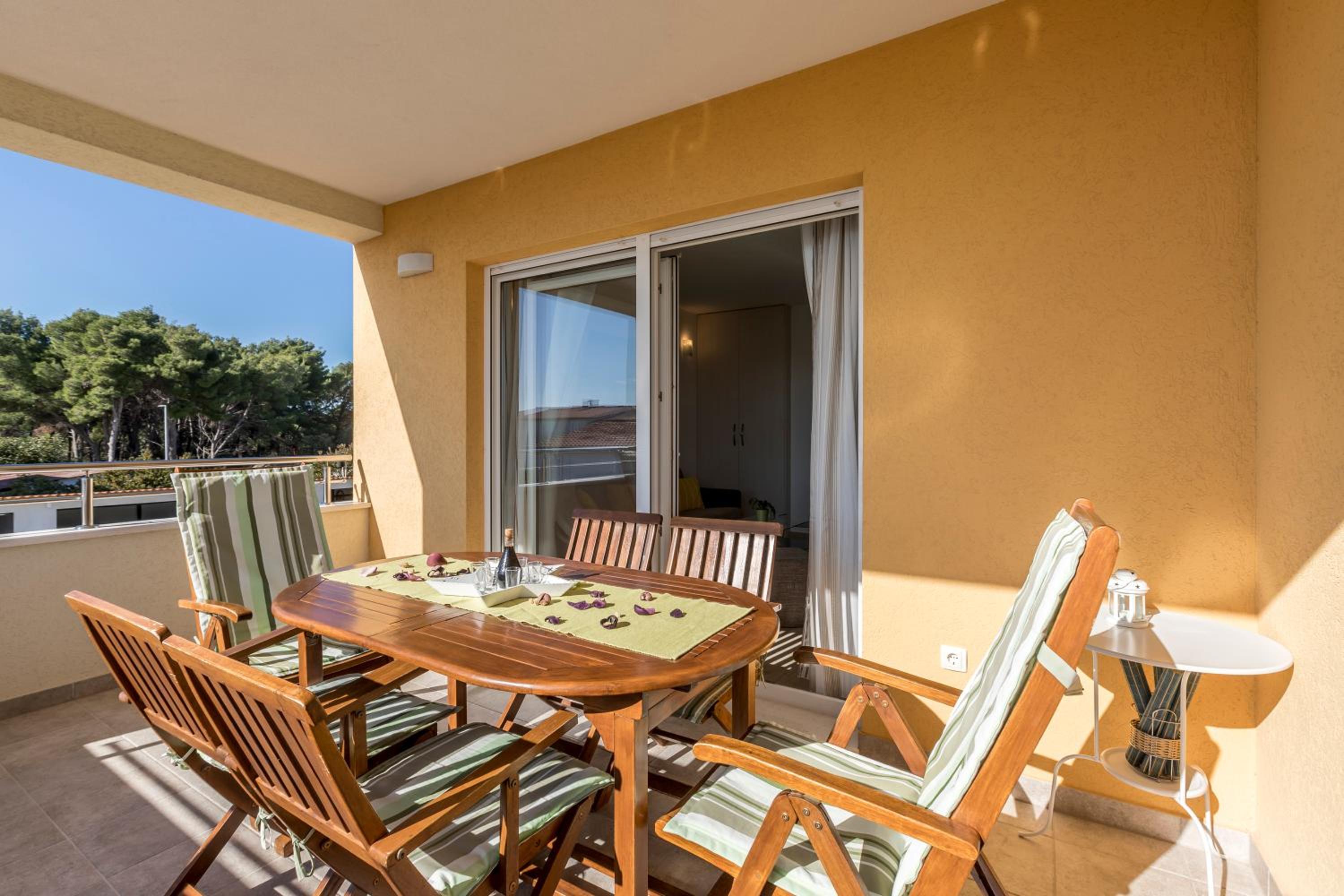 Apart sa Terasom 250m od Plaže,Parking,Wi Fi,Roštilj