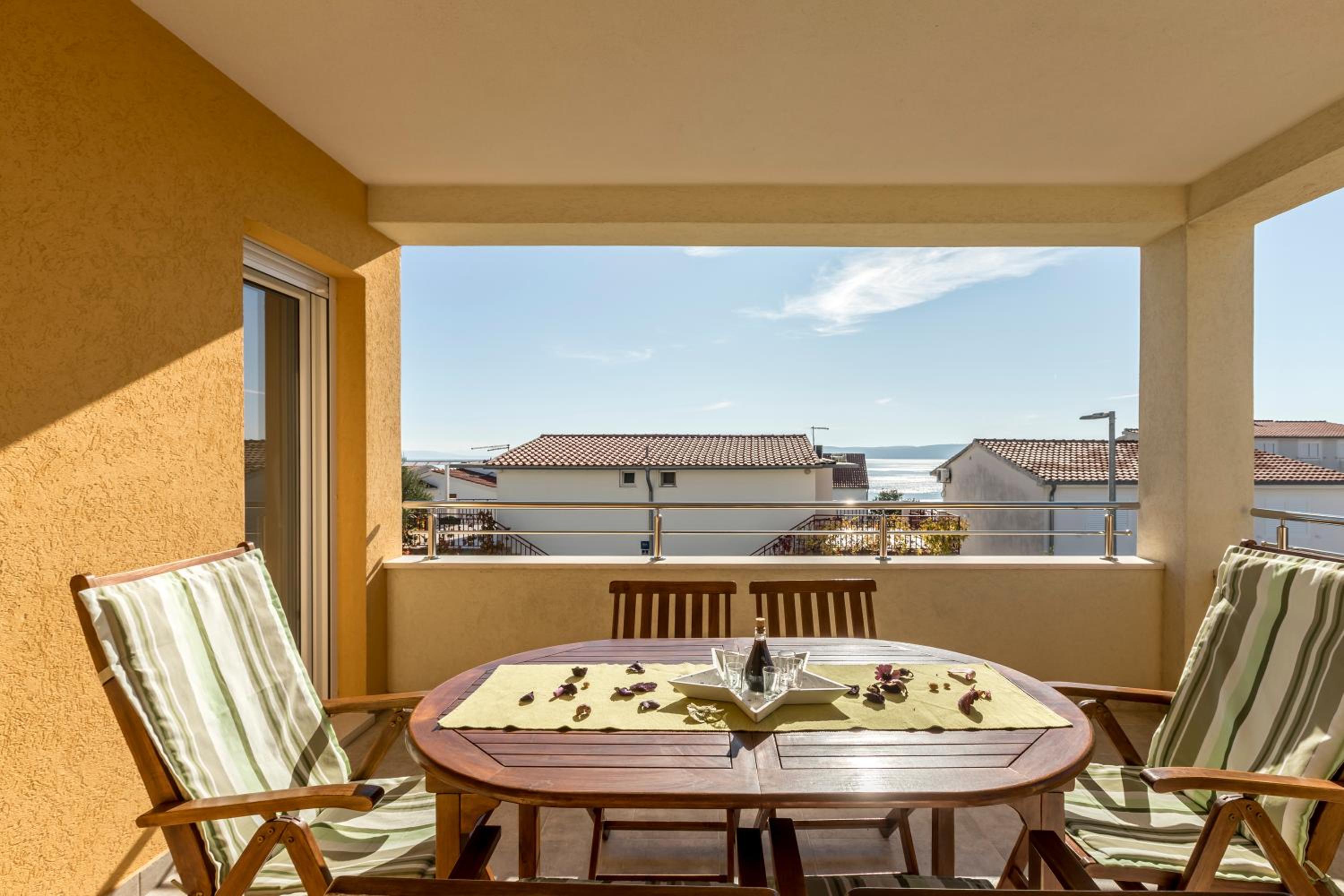 Apart sa Terasom 250m od Plaže,Parking,Wi Fi,Roštilj