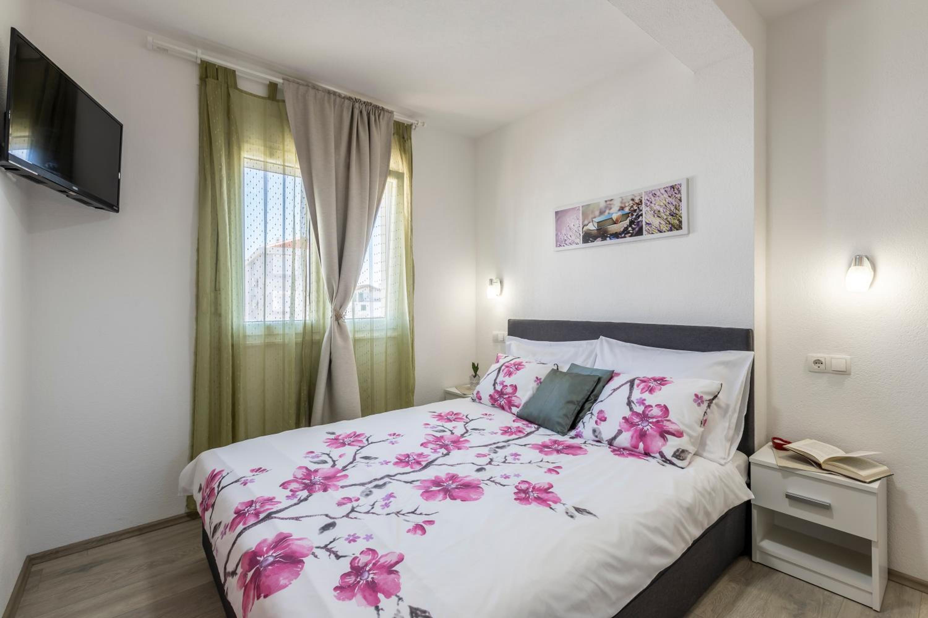 Apart sa Terasom 250m od Plaže,Parking,Wi Fi,Roštilj