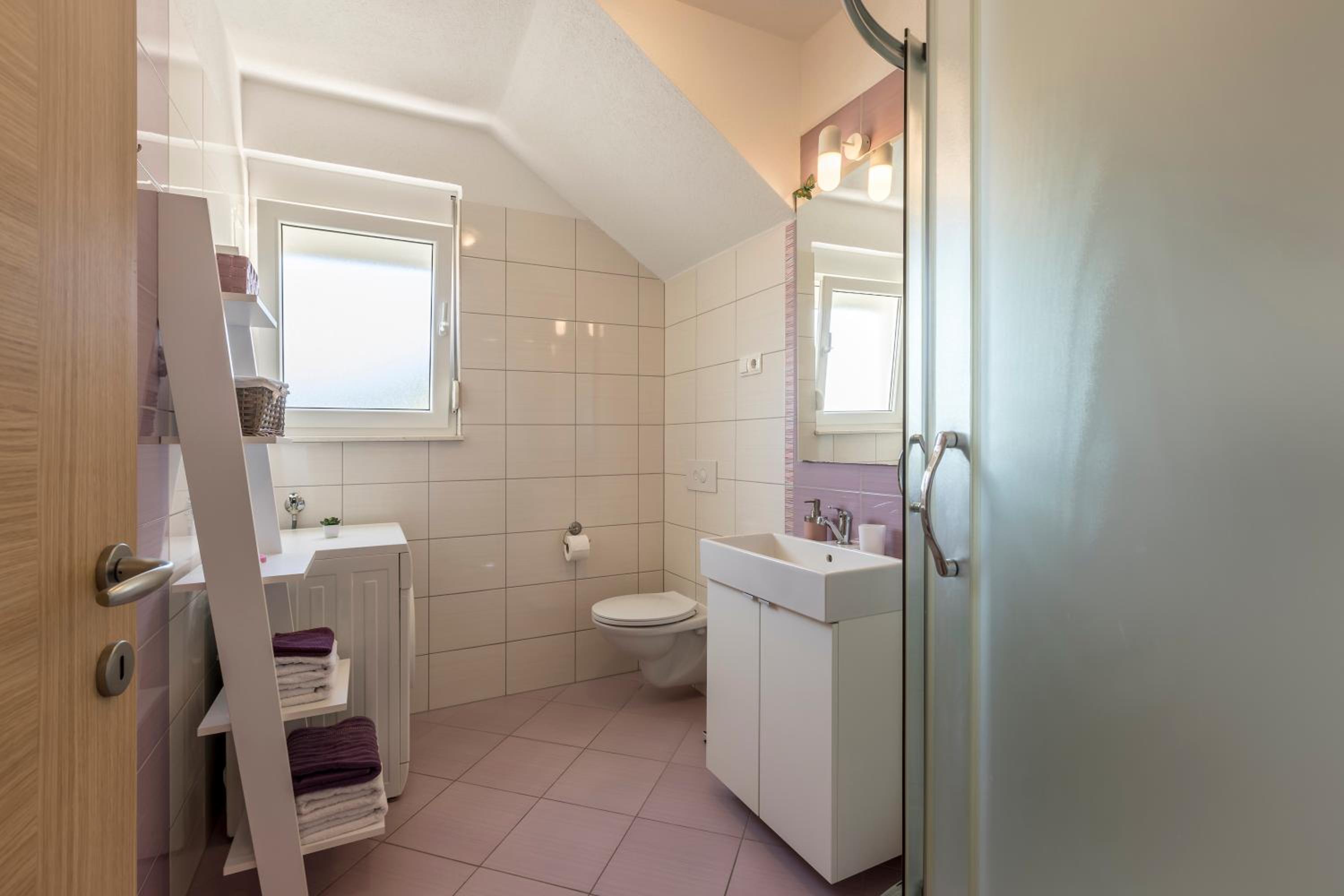 Apart sa Terasom 250m od Plaže,Parking,Wi Fi,Roštilj