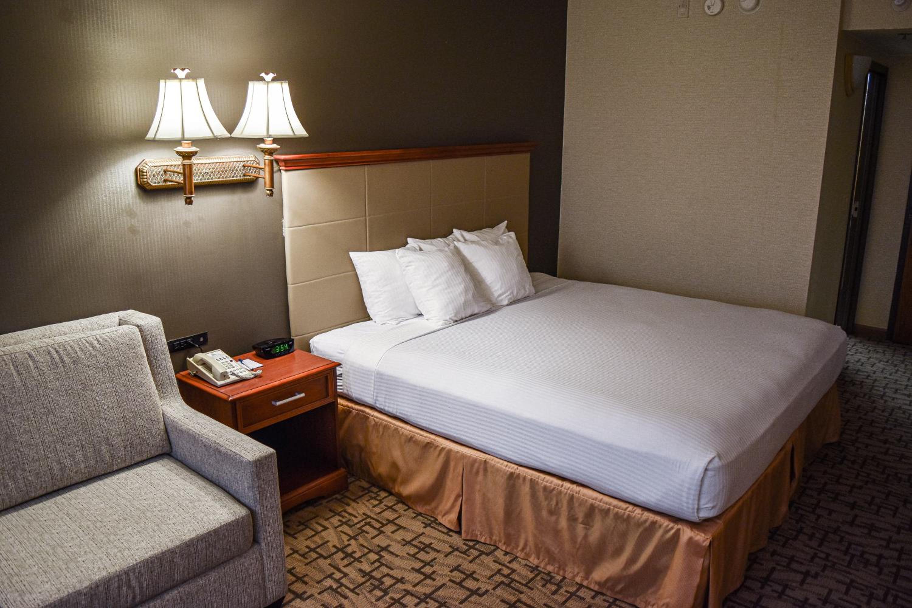Seattle Vacations - Comfort Inn  Suites Downtown Tacoma - Property Image 5