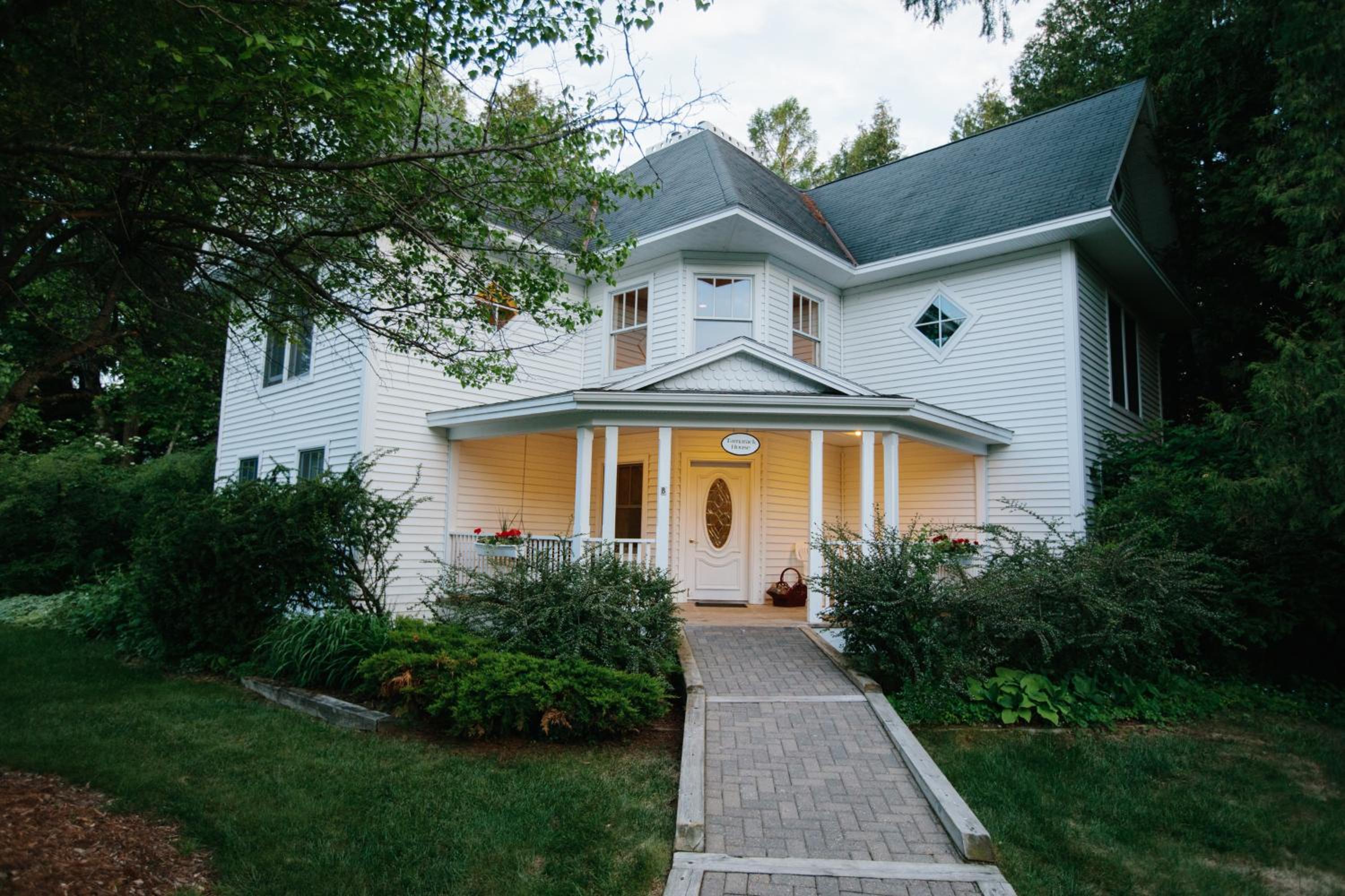 Eagle Harbor Inn