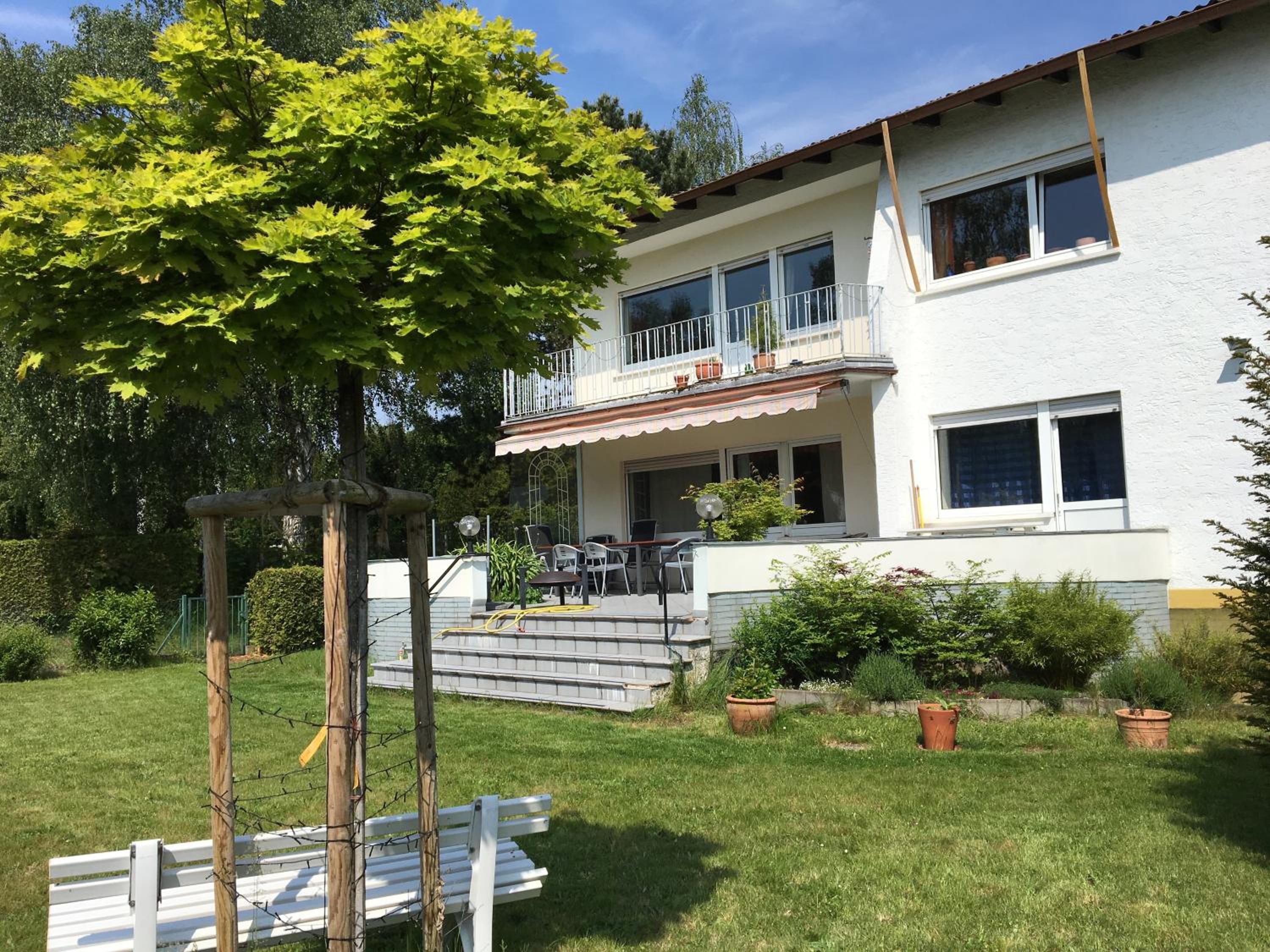 Großzügige, helle Ferienwohnung mit Gartennutzung