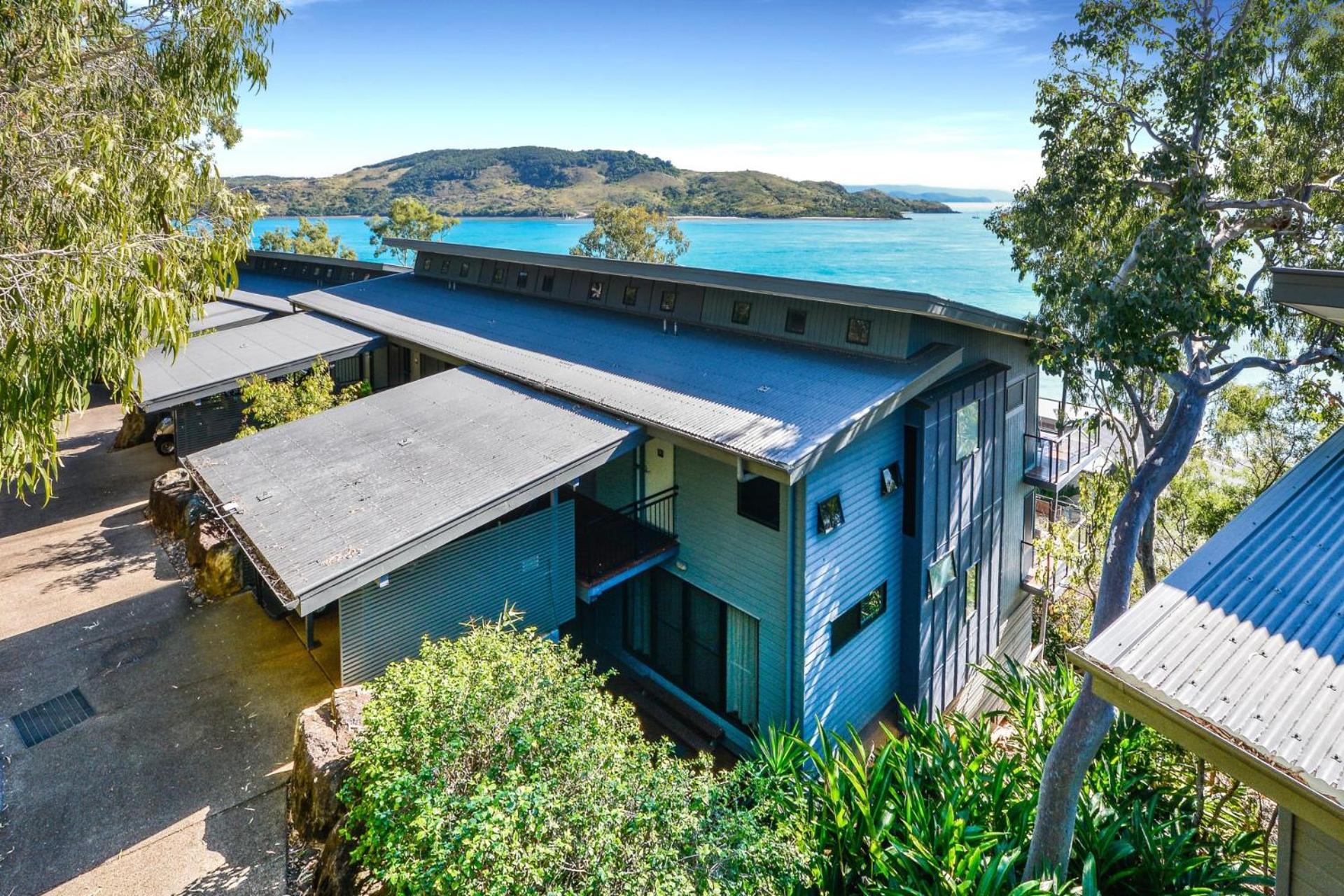 Hotel Shorelines 31 Renovated Upmarket Two Bedroom Apartment With Ocean Views And Buggy - Image 1