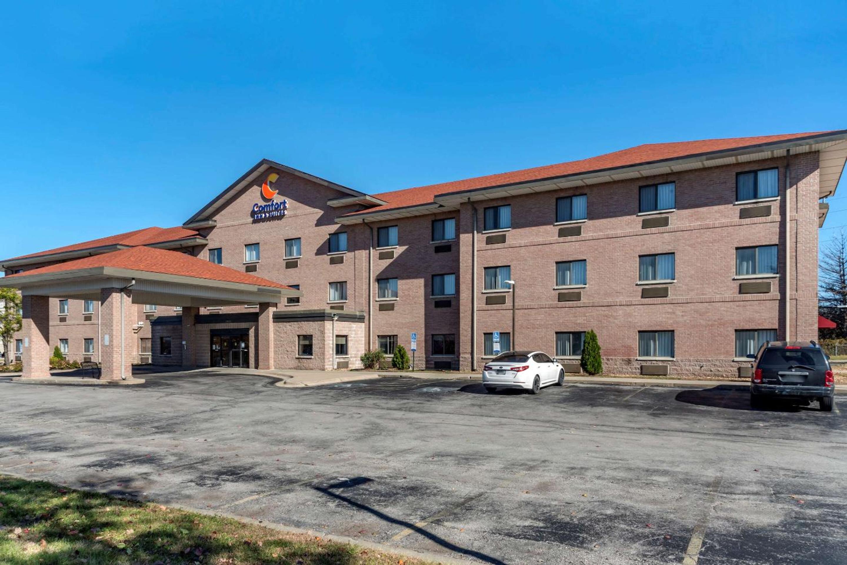 Kansas City Vacations - Comfort Inn  Suites Lees Summit - Kansas City - Property Image 1