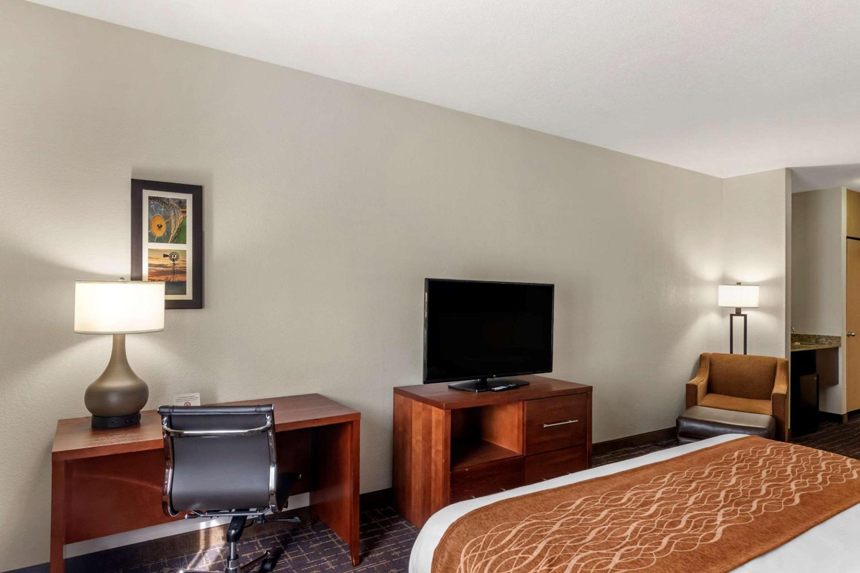 Comfort Inn  Suites Lees Summit - Kansas City - Property Image 7