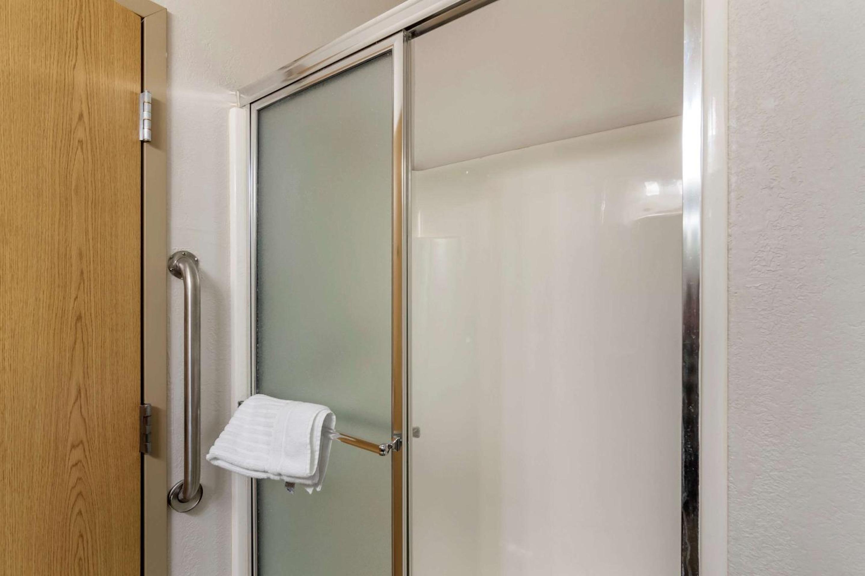 Comfort Inn  Suites Lees Summit - Kansas City - Property Image 9