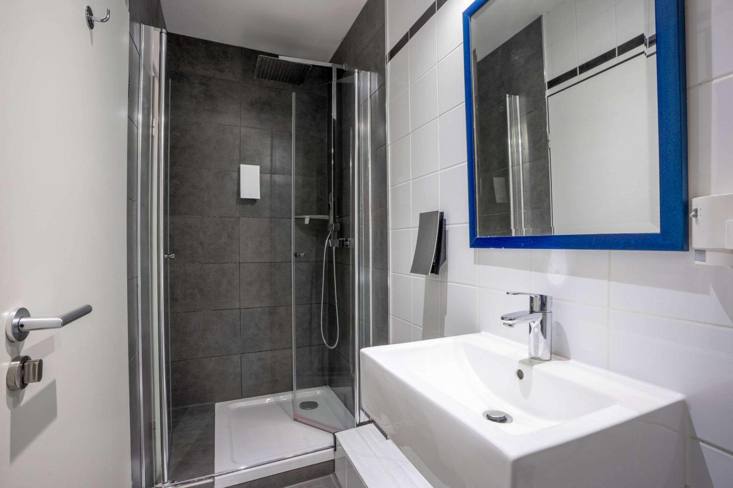 Comfort Hotel Frankfurt Central Station - Property Image 2