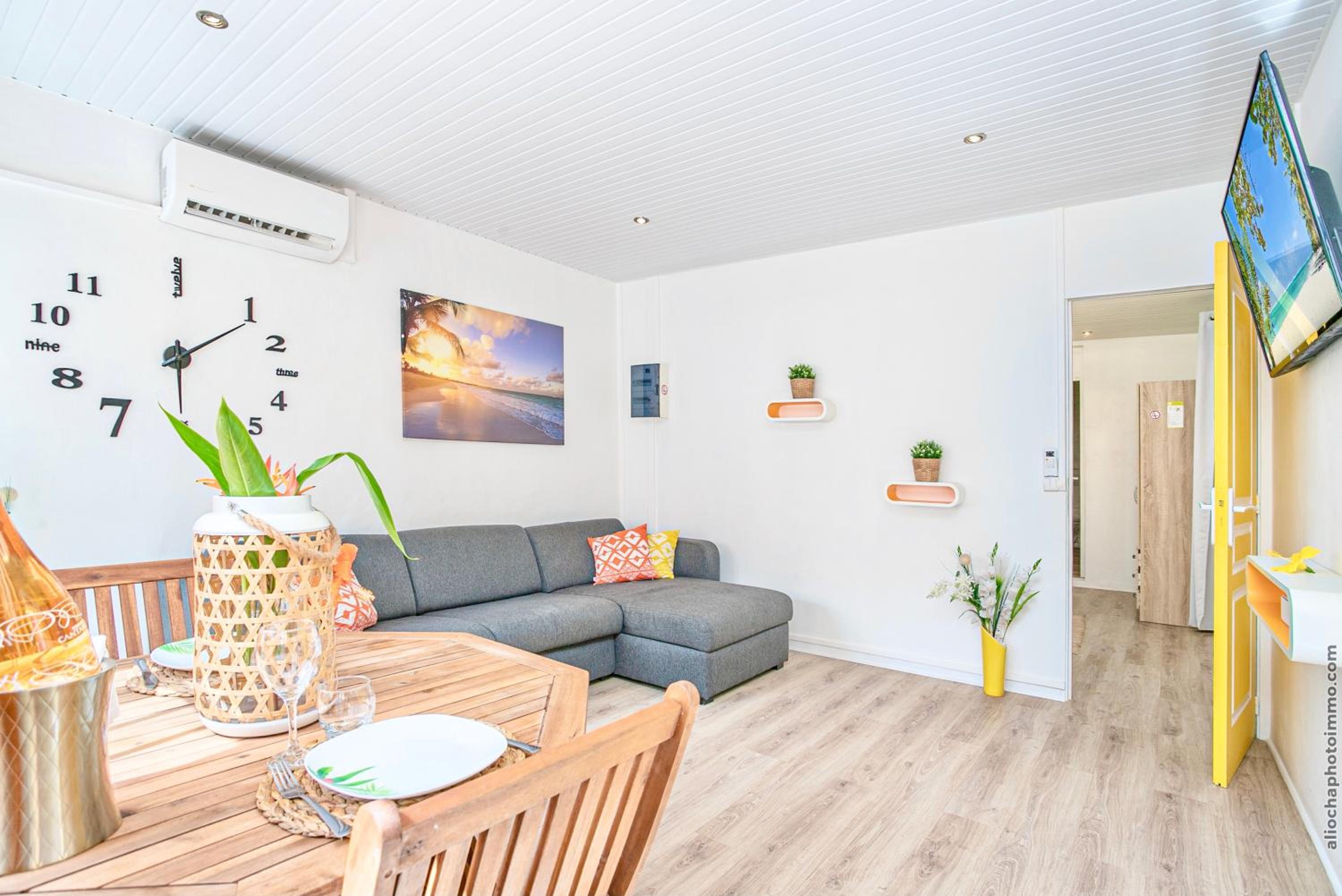 Foyal Suites
