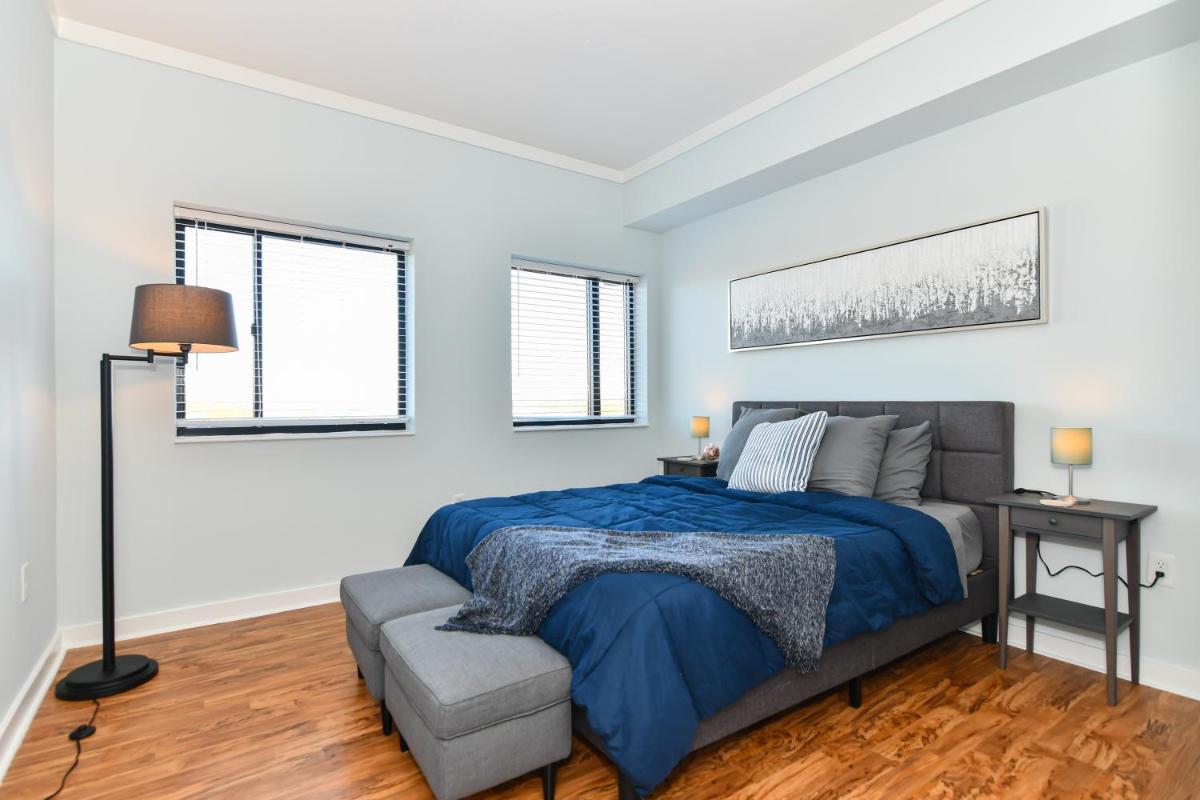 {Cloud 9} Luxury 2 Bedroom Condo in Uptown Charlotte view 2