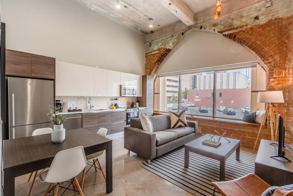 Abode Dallas - Downtown Convention Center view 3