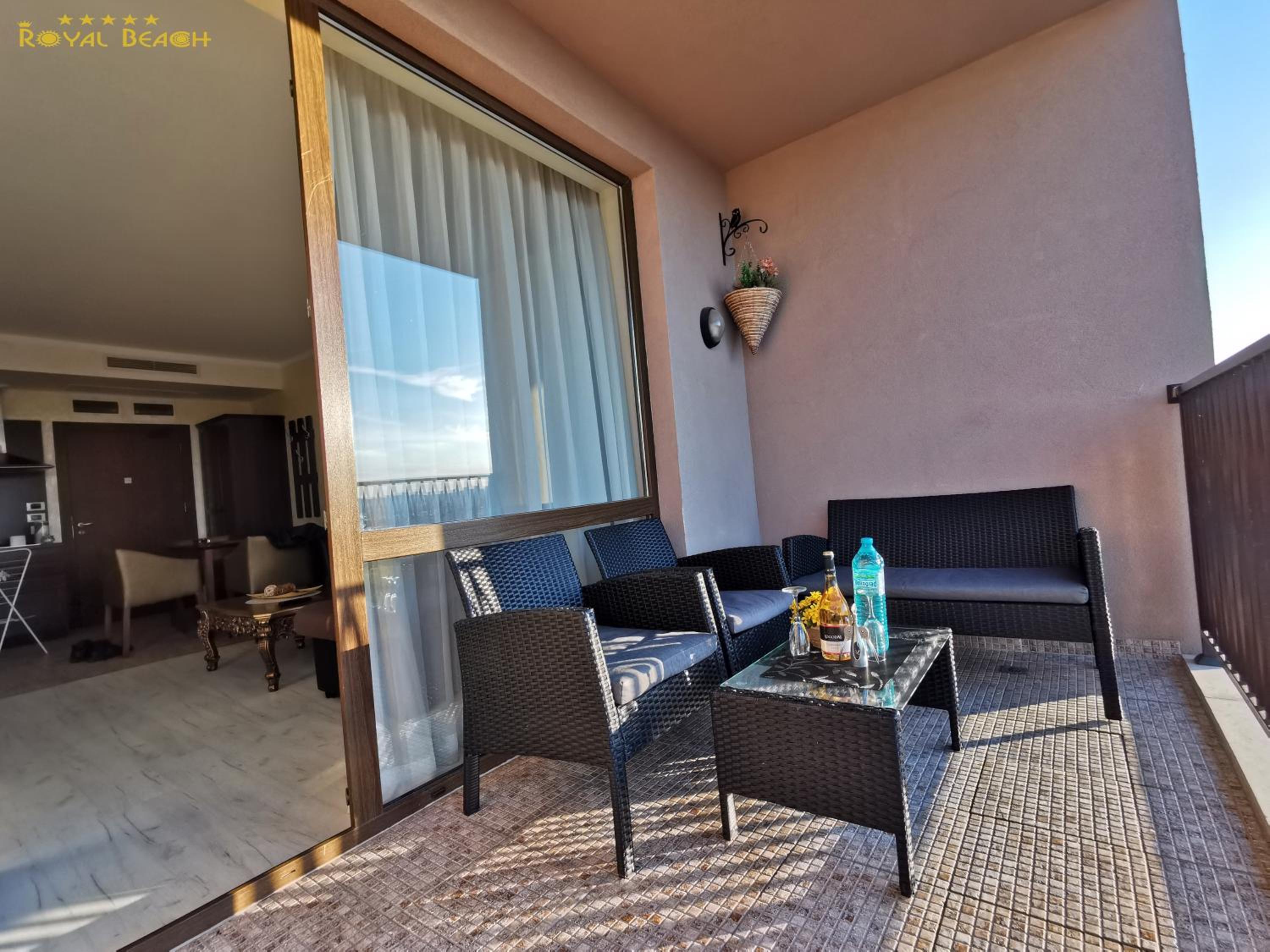 ROYAL BEACH HOTEL apartment