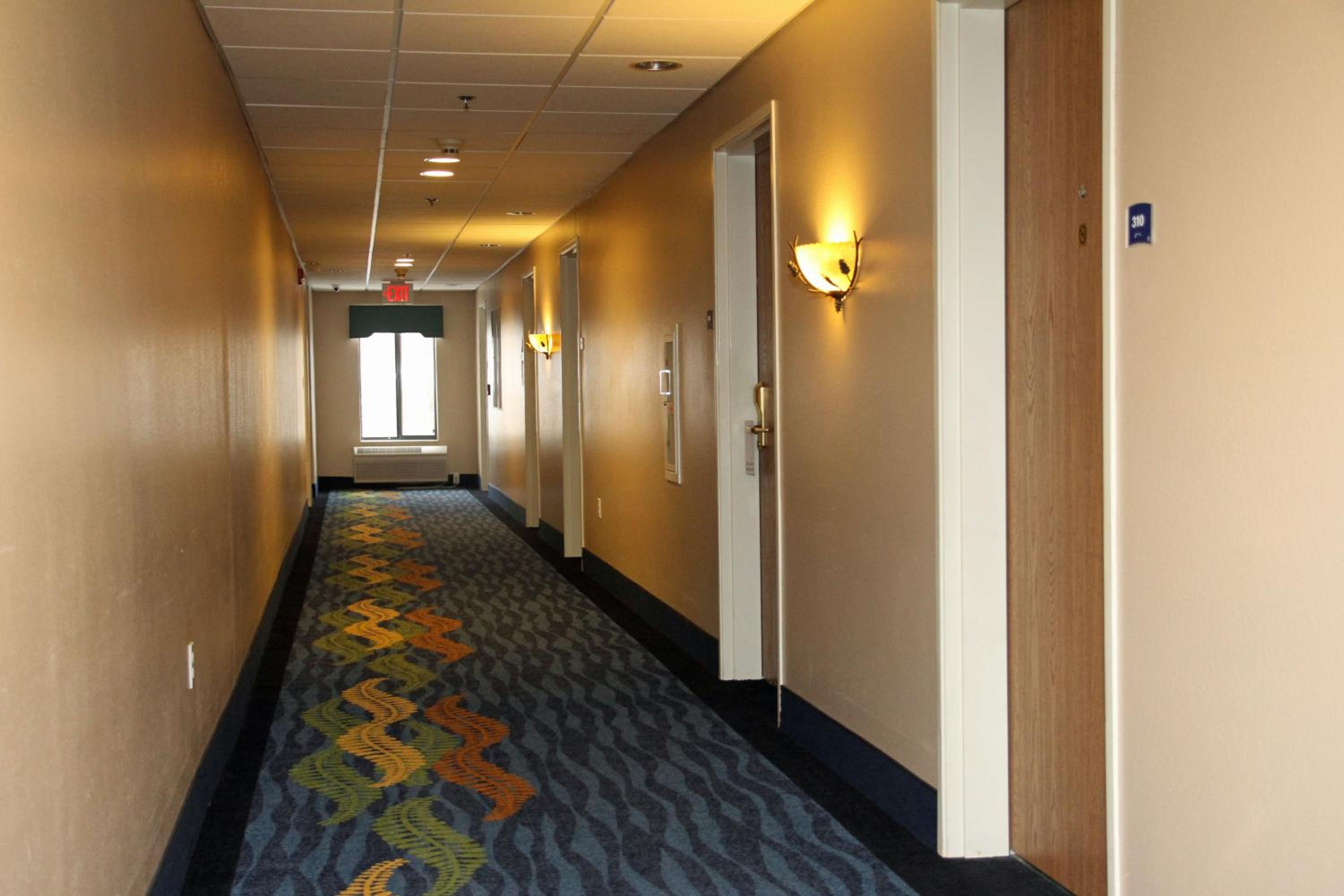 Beachfront Hotel Houghton Lake