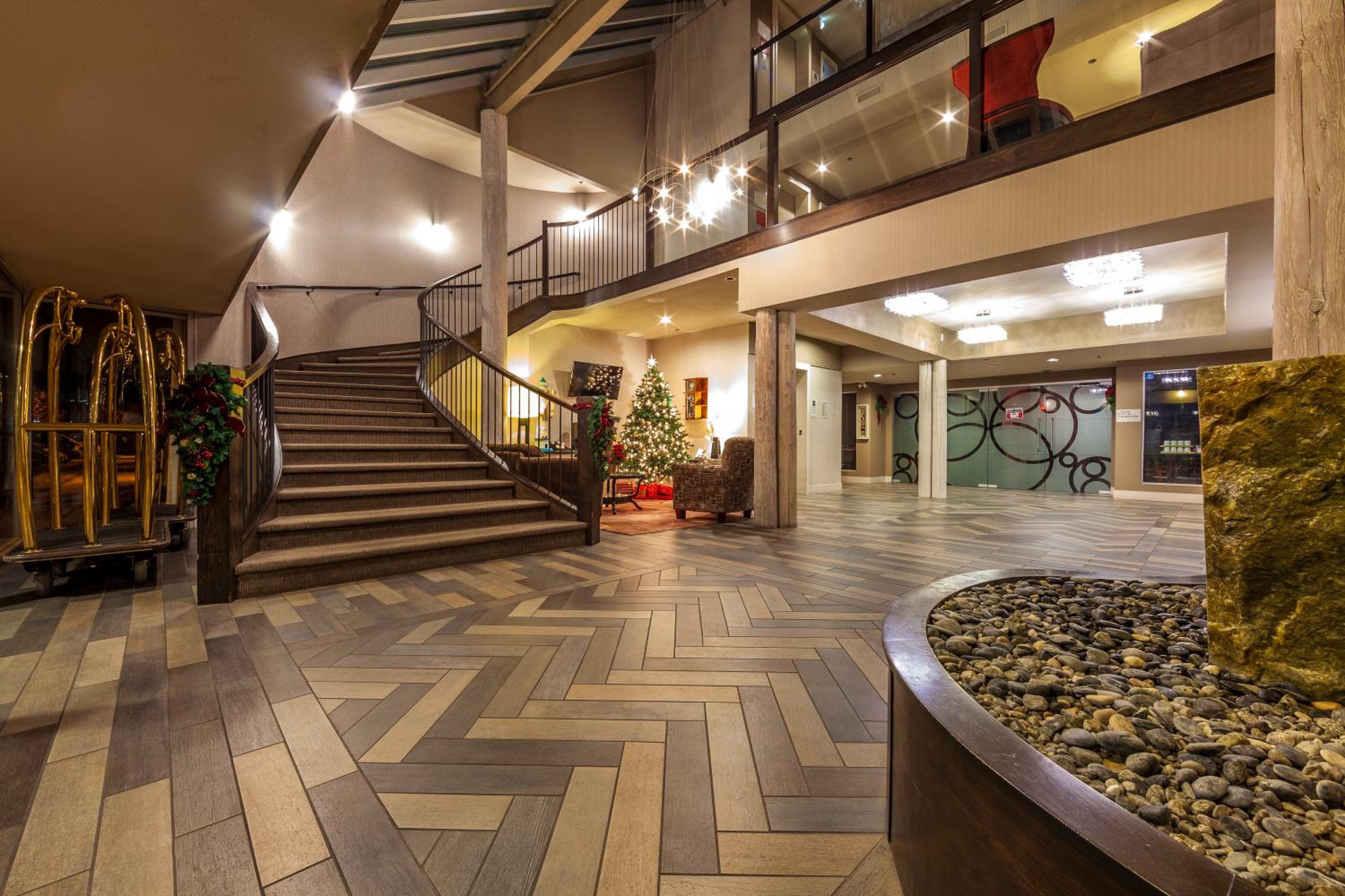Parksville Vacations - Travelodge by Wyndham Parksville - Property Image 3