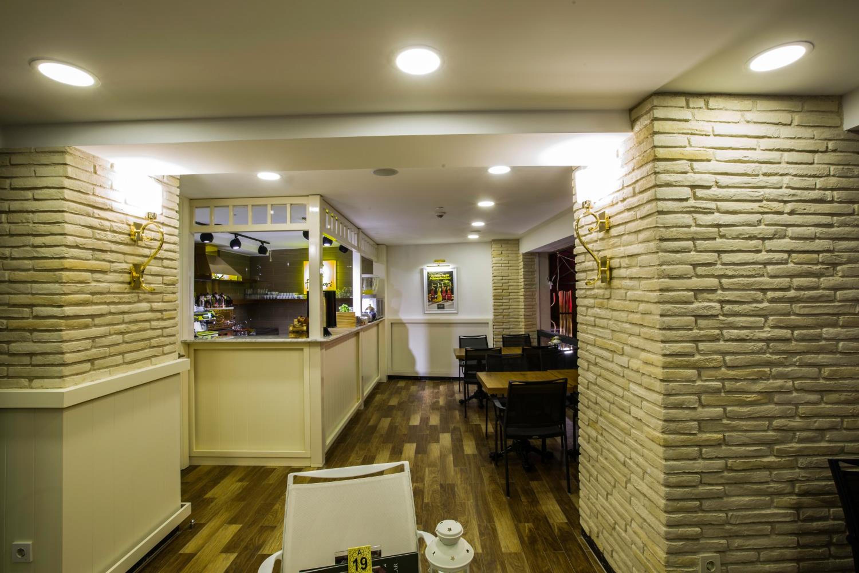 Empire Suite Hotel - Image 69