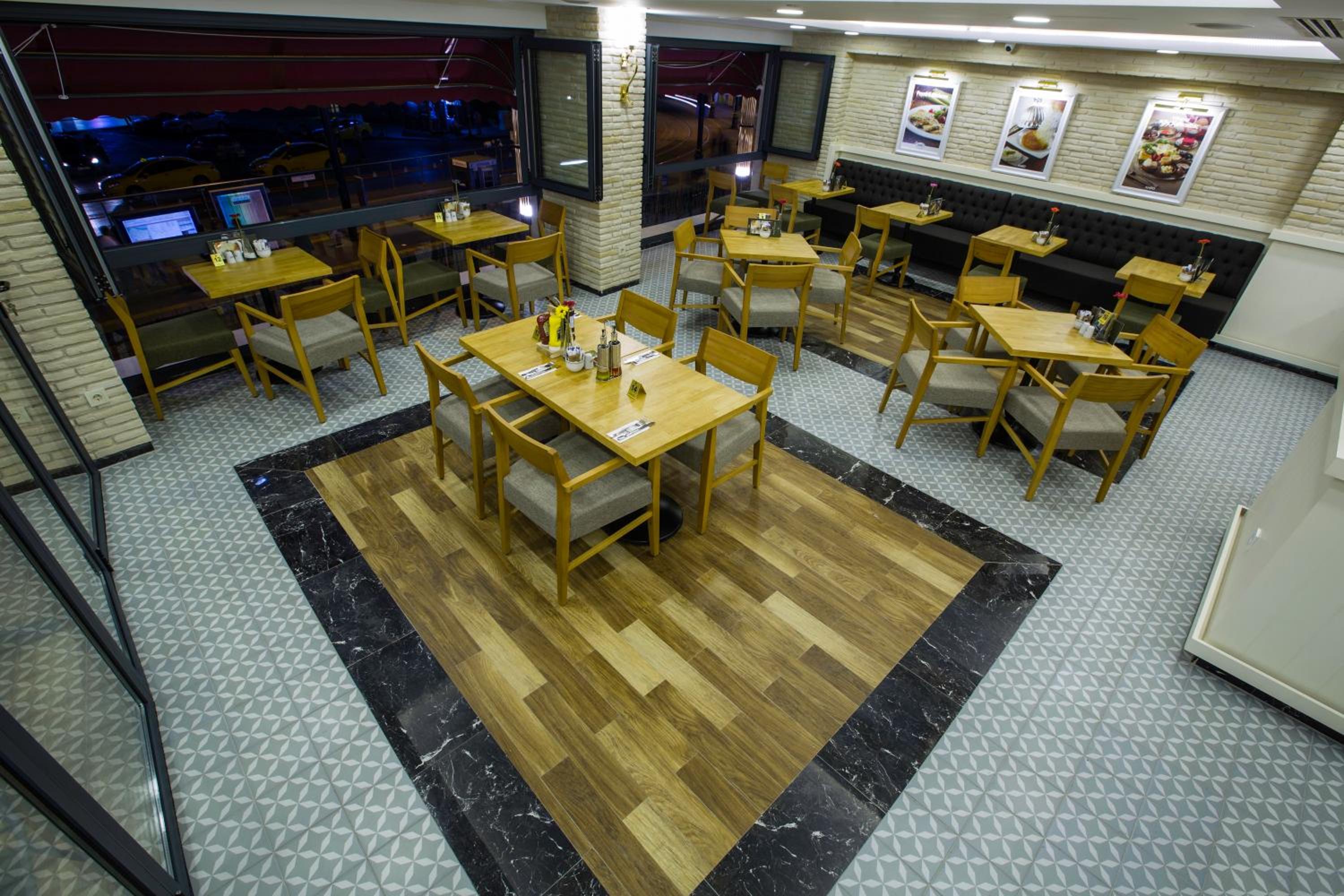 Empire Suite Hotel - Image 19