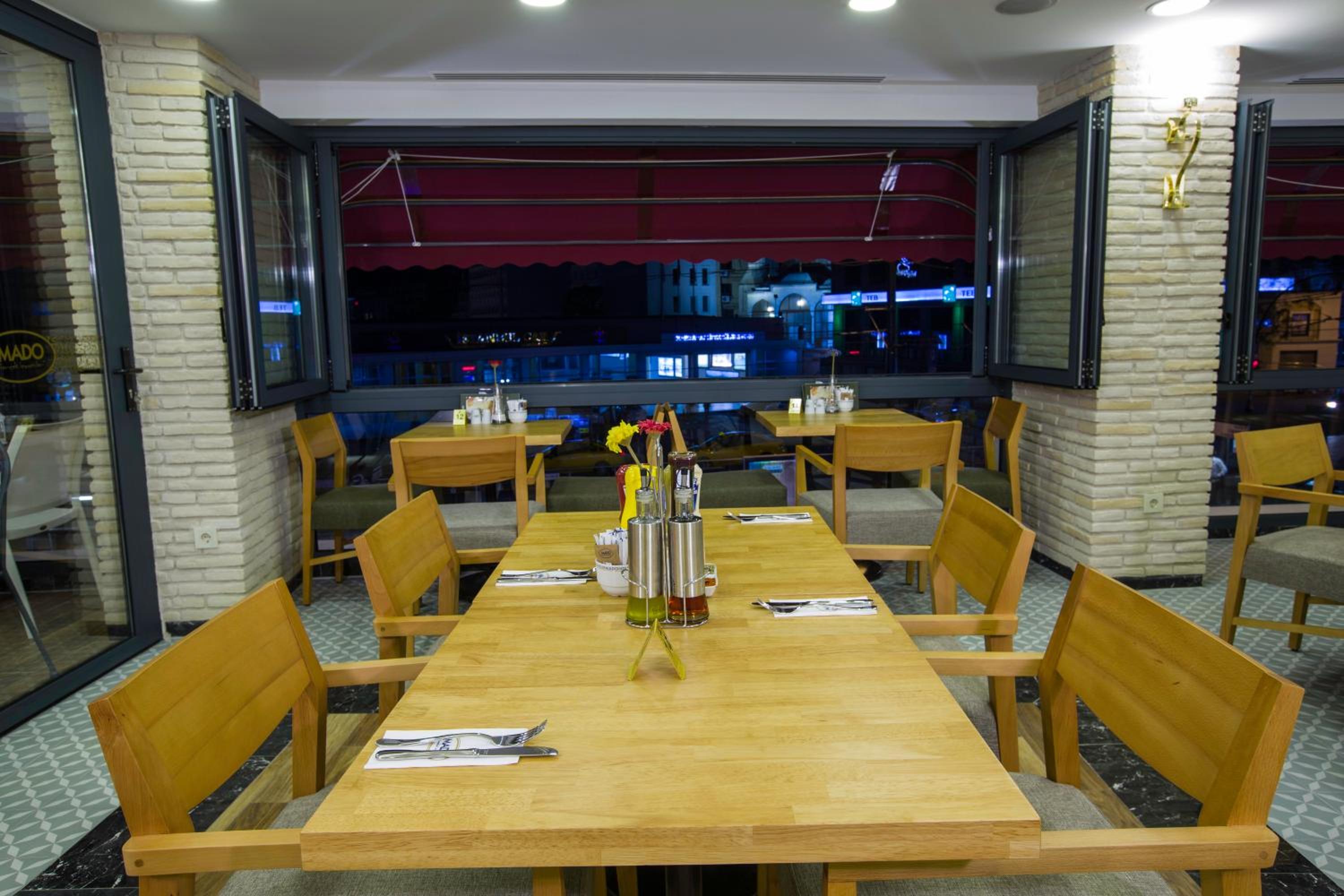 Empire Suite Hotel - Image 20