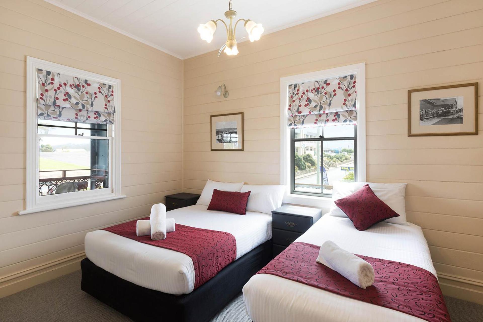 Heritage House Motel & Units
