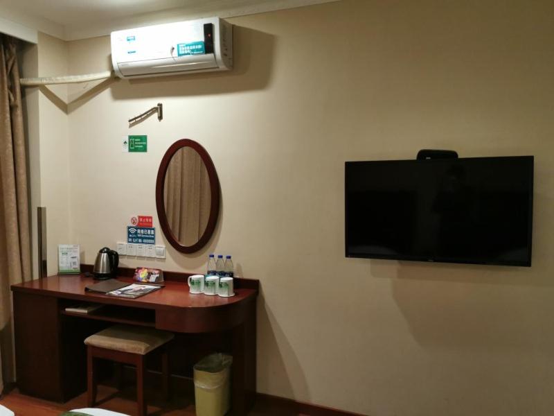 Songjiang Vacations - GreenTree Inn ShangHai Car Piers Studio Express Hotel - Property Image 9