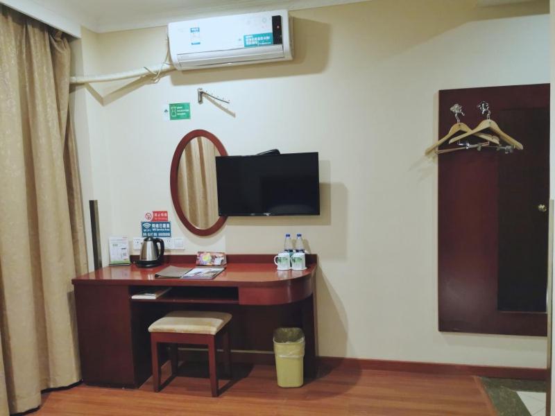 Songjiang Vacations - GreenTree Inn ShangHai Car Piers Studio Express Hotel - Property Image 3