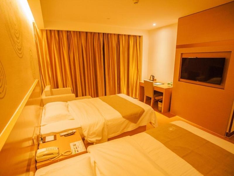 GreenTree Inn Jiangsu Nanjing Jiangning University Chenjiaoyuan Metro Station Express Hotel
