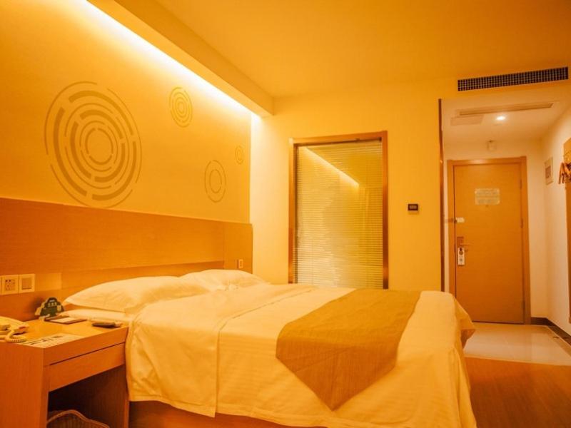 GreenTree Inn Jiangsu Nanjing Jiangning University Chenjiaoyuan Metro Station Express Hotel