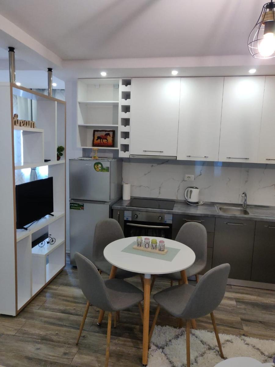 E&A Apartments Guesthouse