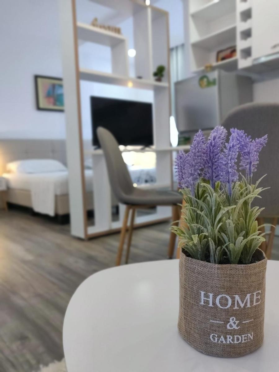 E&A Apartments Guesthouse