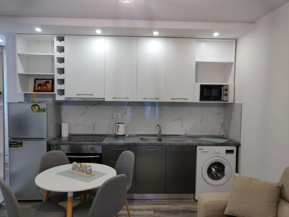 E&A Apartments Guesthouse