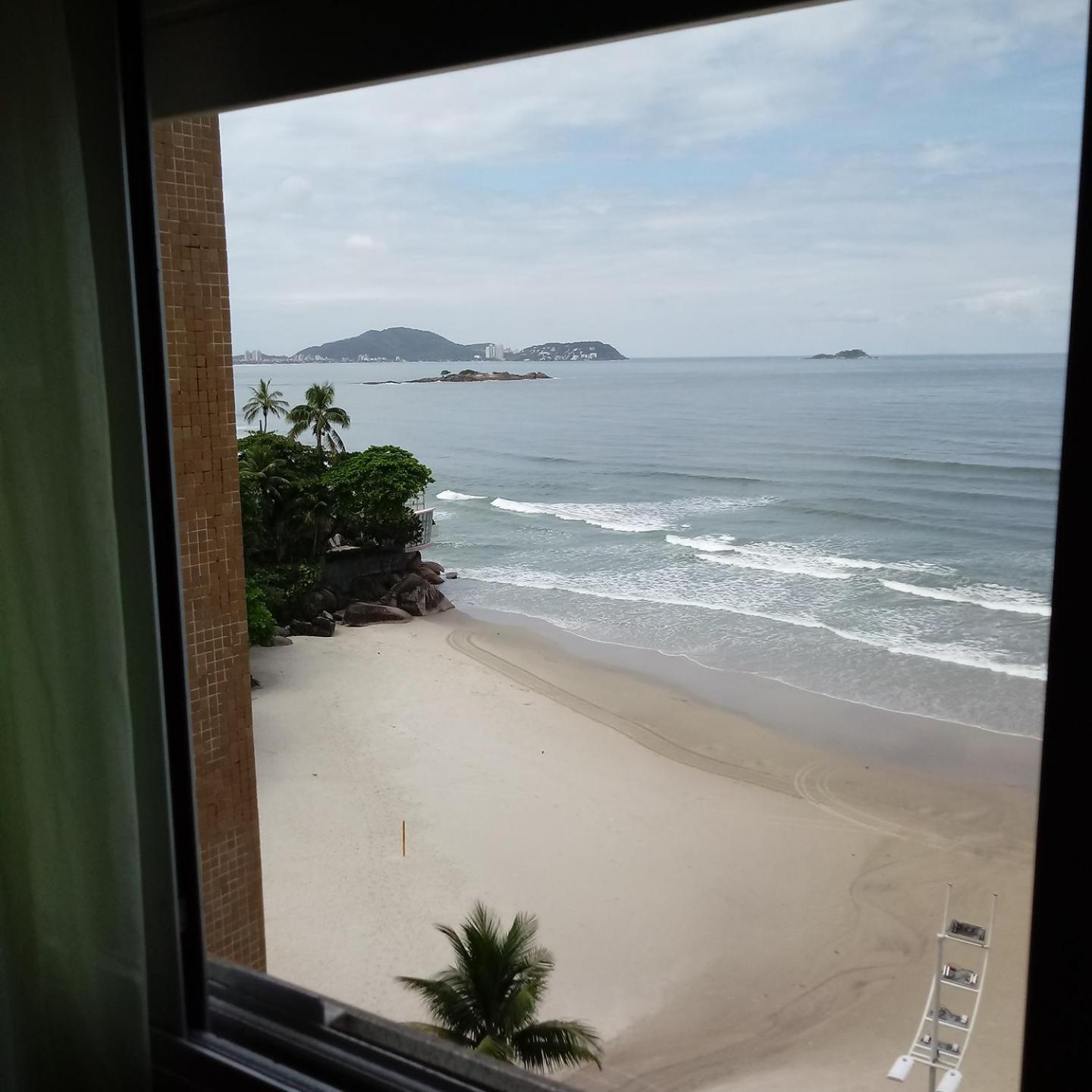Apto frente praia Asturia Guaruja