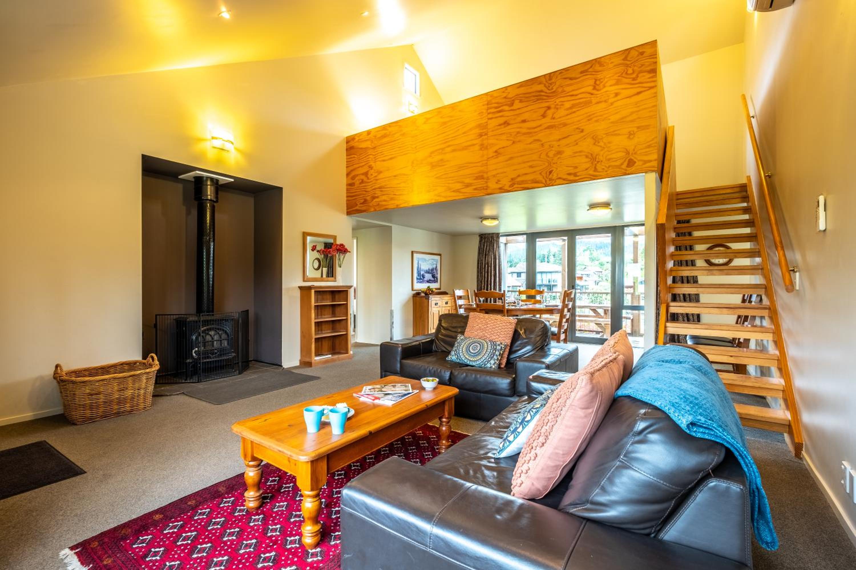 *** LAKE VILLA 461 *** view 3