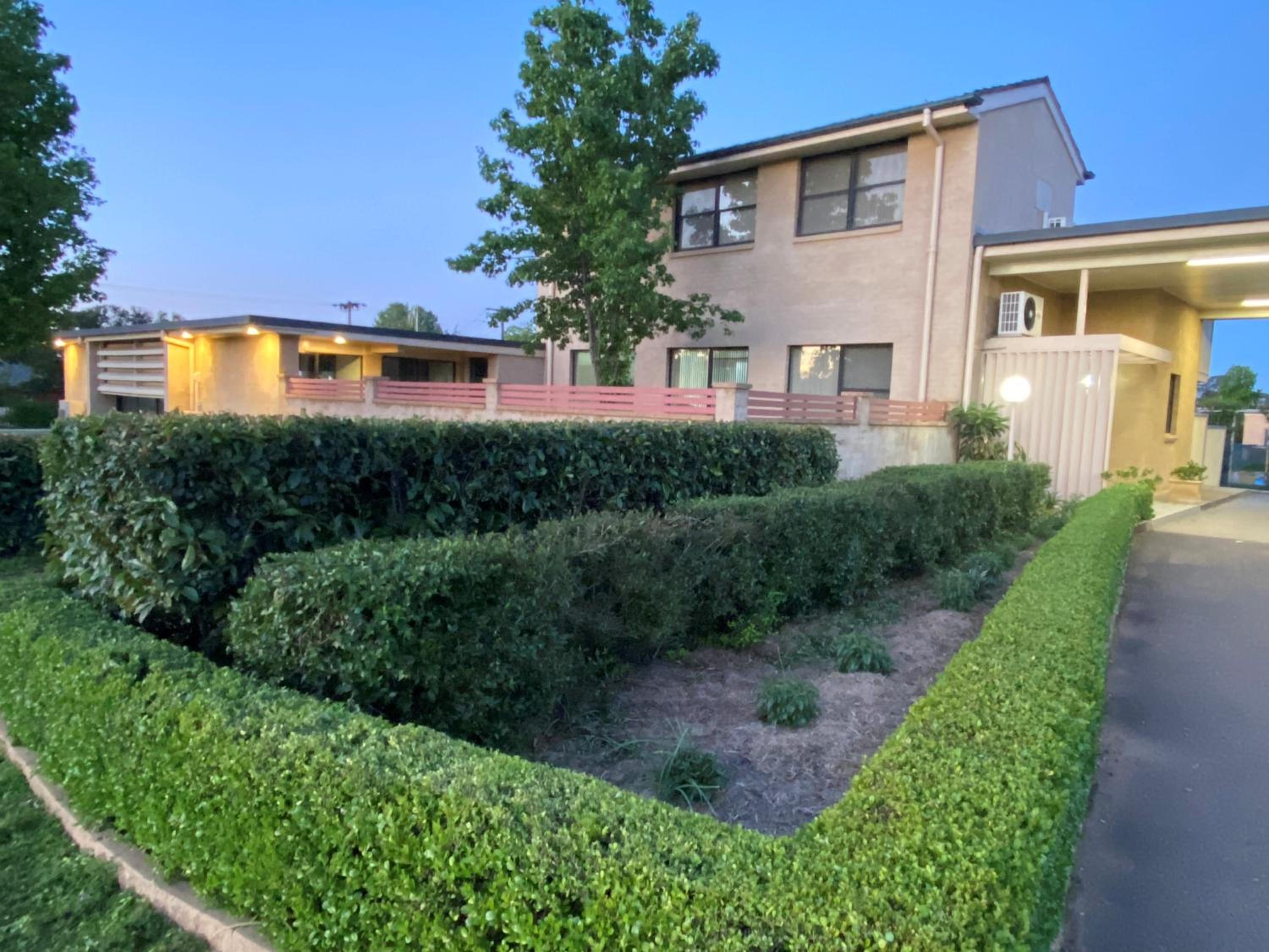 Country Gardens Motel