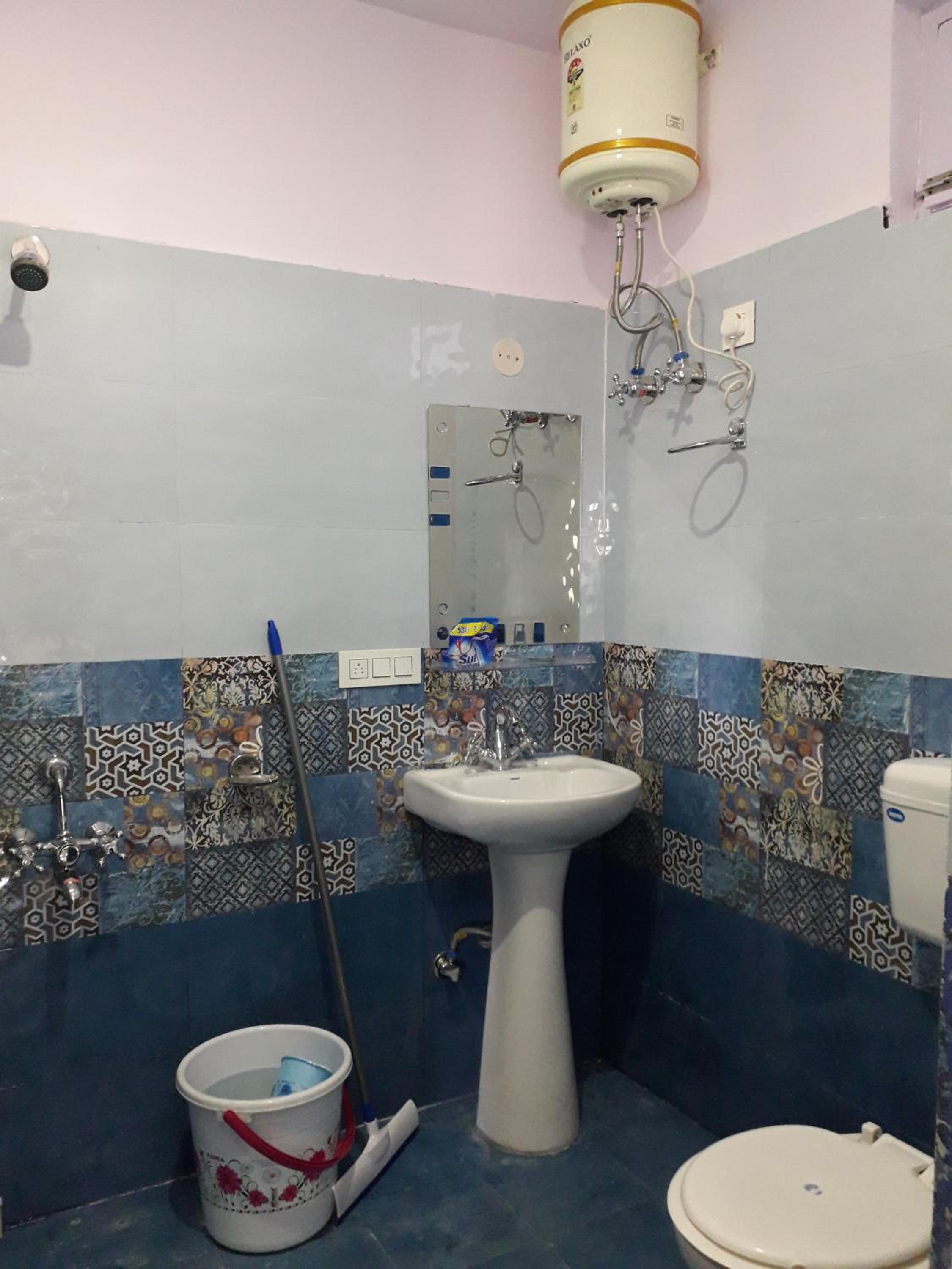 Mohinder & Mohindra Home Stay view 5