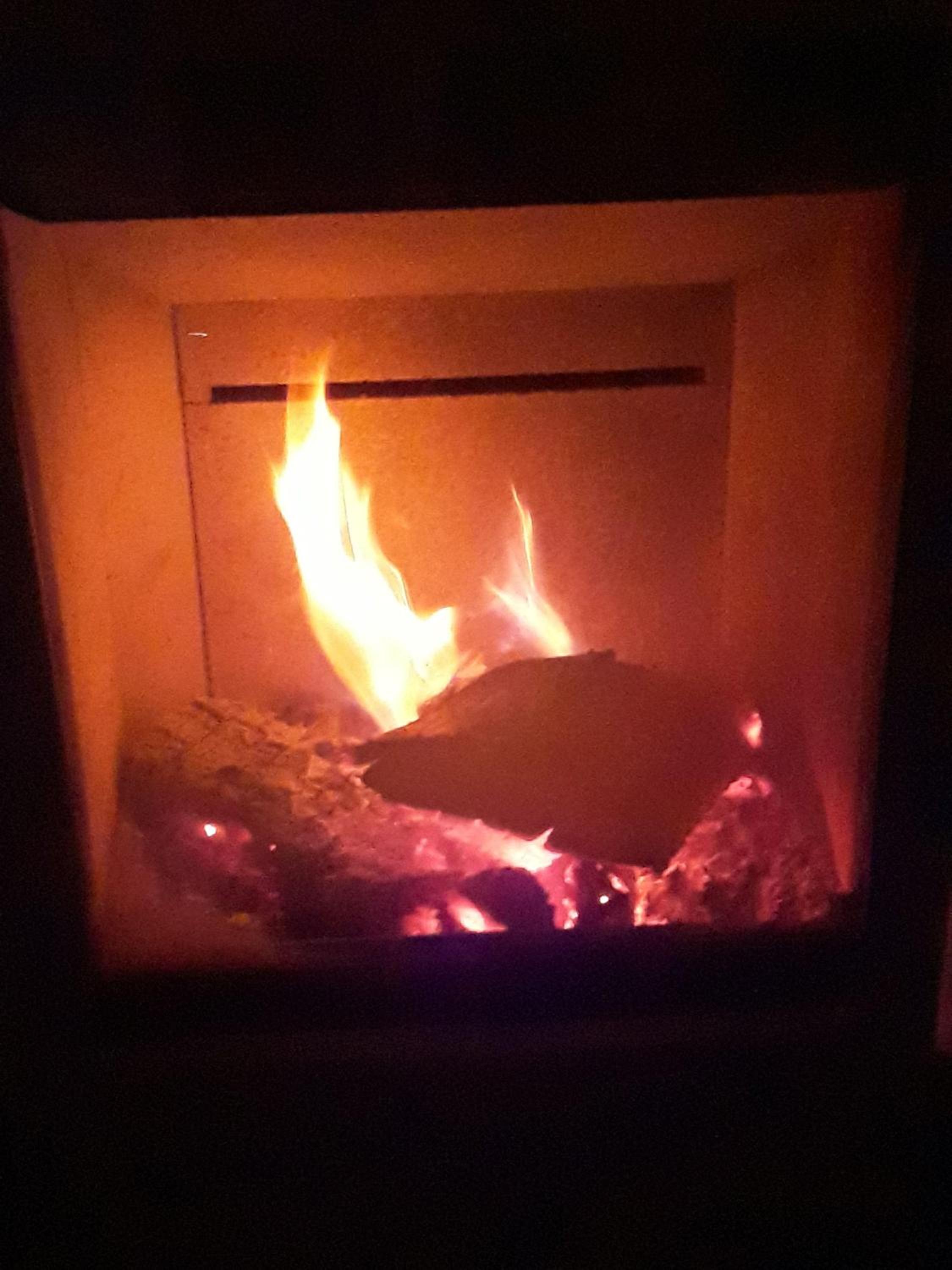 Waldsee-Ferienhaus-mit-Kamin-W-Lan